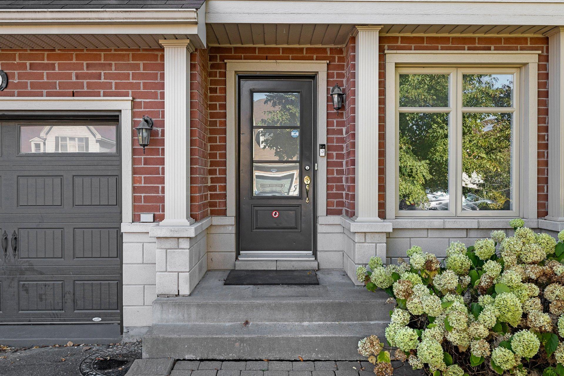 









6110


Rue Cortot

,
Brossard,




QC
J4Z0L1

