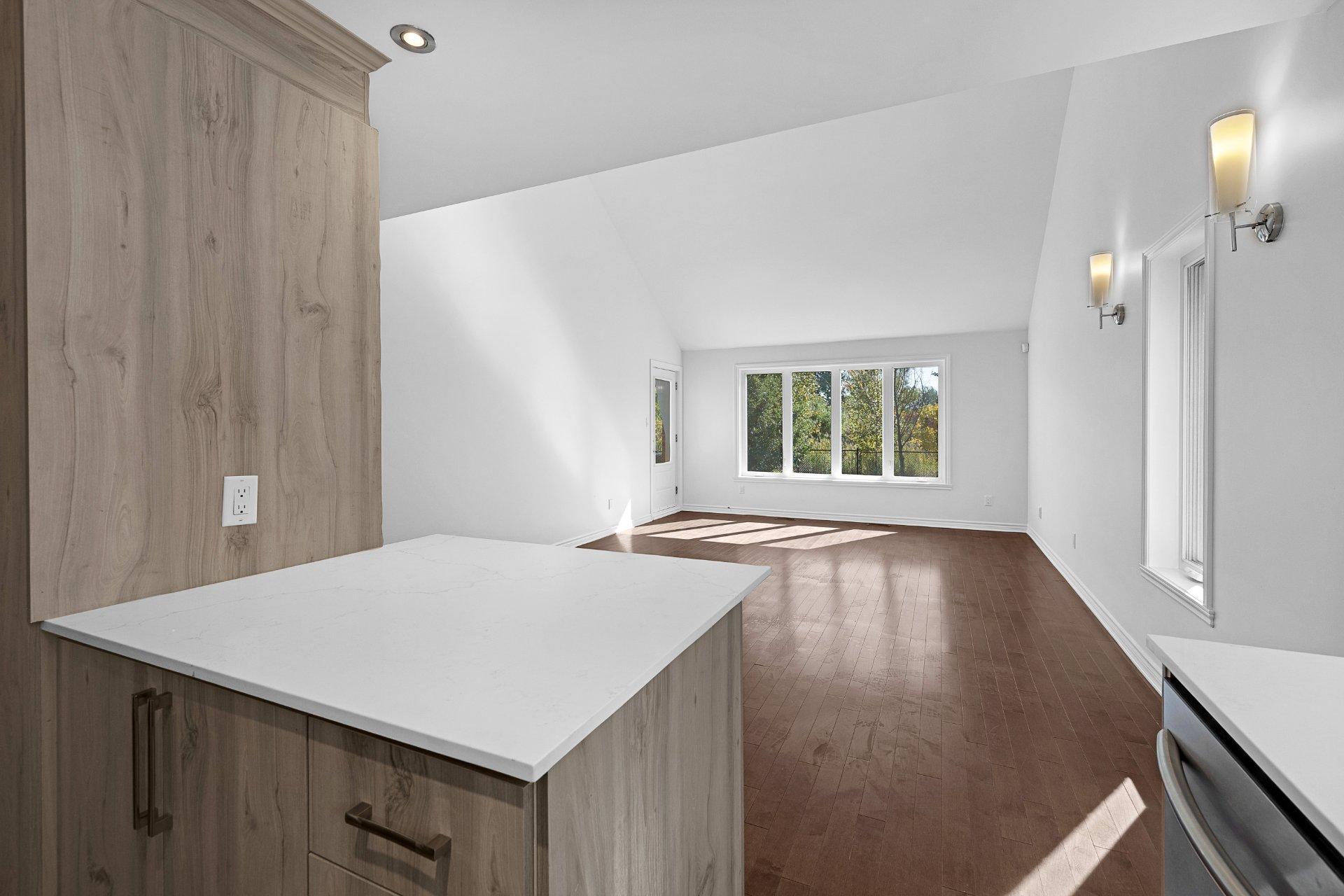 









6110


Rue Cortot

,
Brossard,




QC
J4Z0L1

