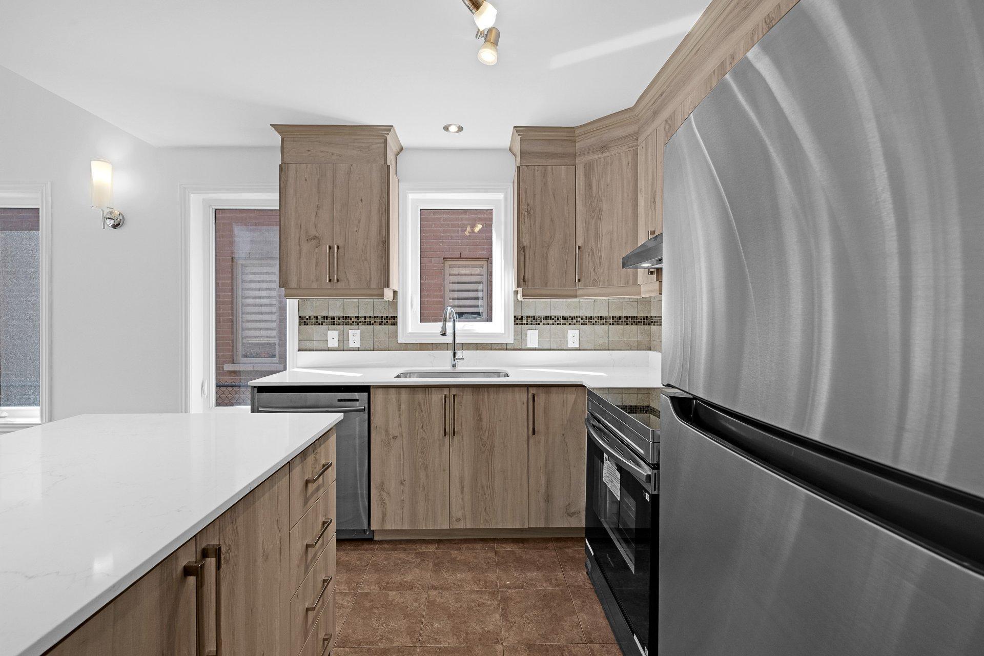 









6110


Rue Cortot

,
Brossard,




QC
J4Z0L1

