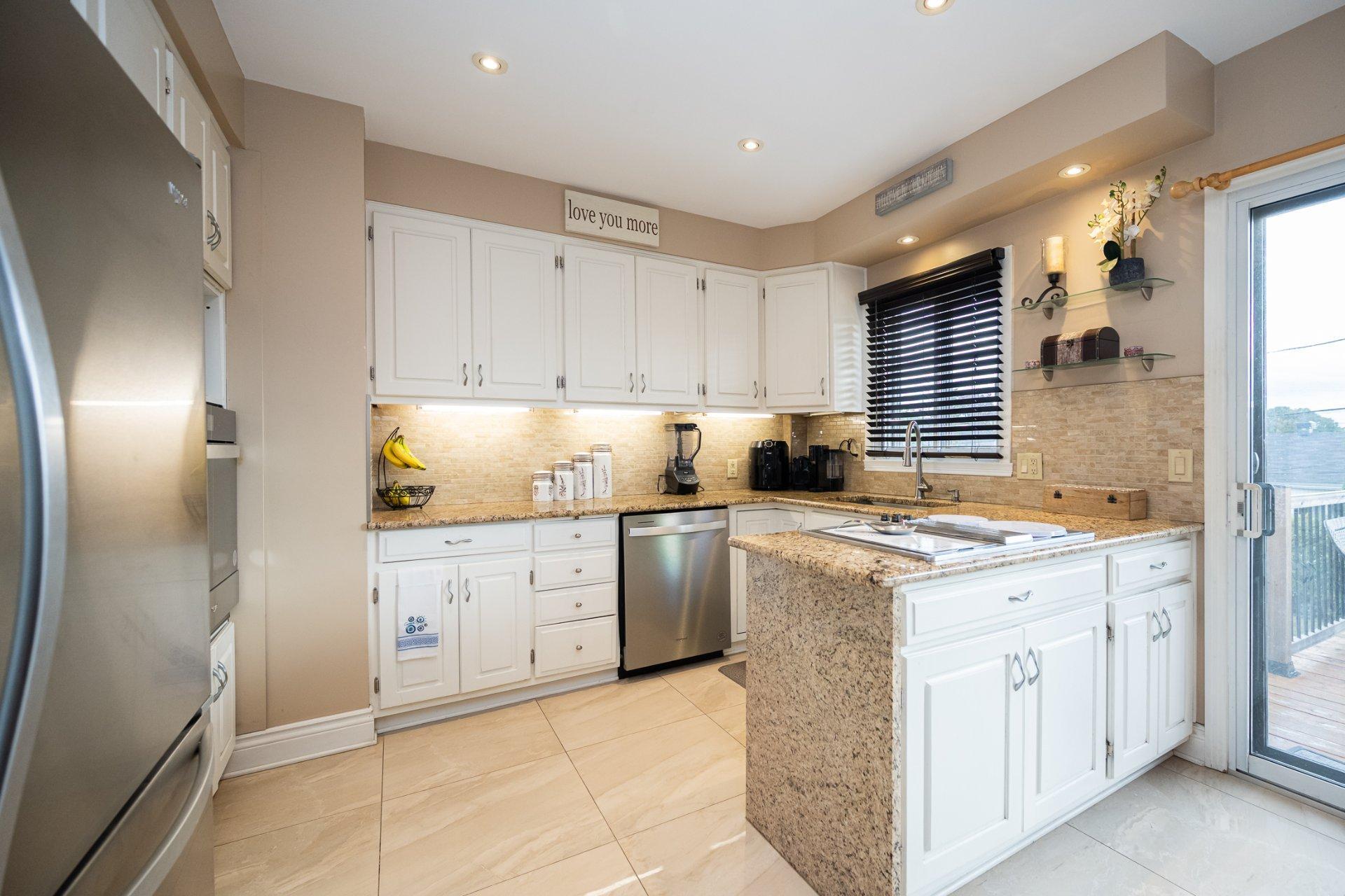 









1438


Rue Franklin

,
Laval (Chomedey),




QC
H7W1K6

