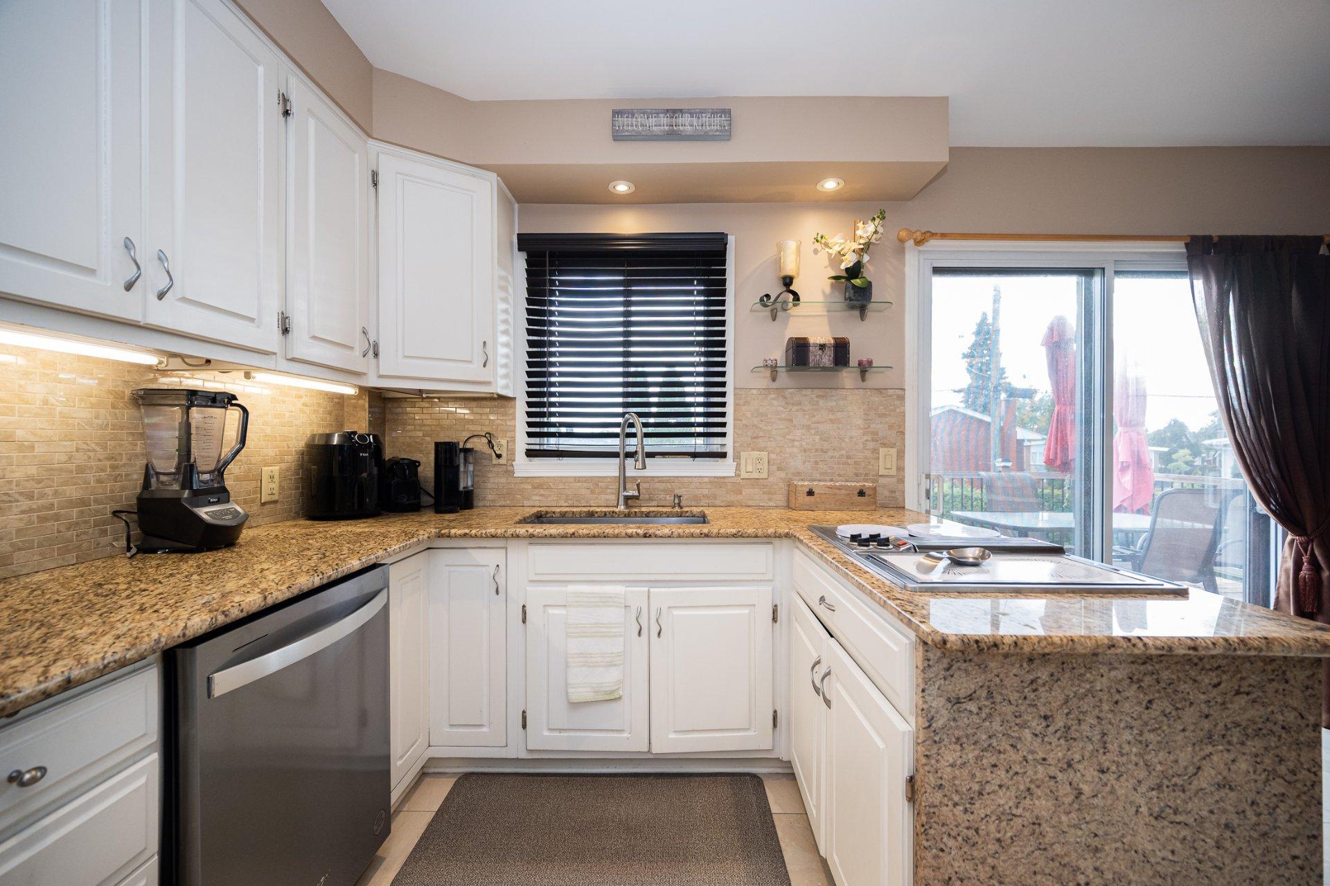 









1438


Rue Franklin

,
Laval (Chomedey),




QC
H7W1K6

