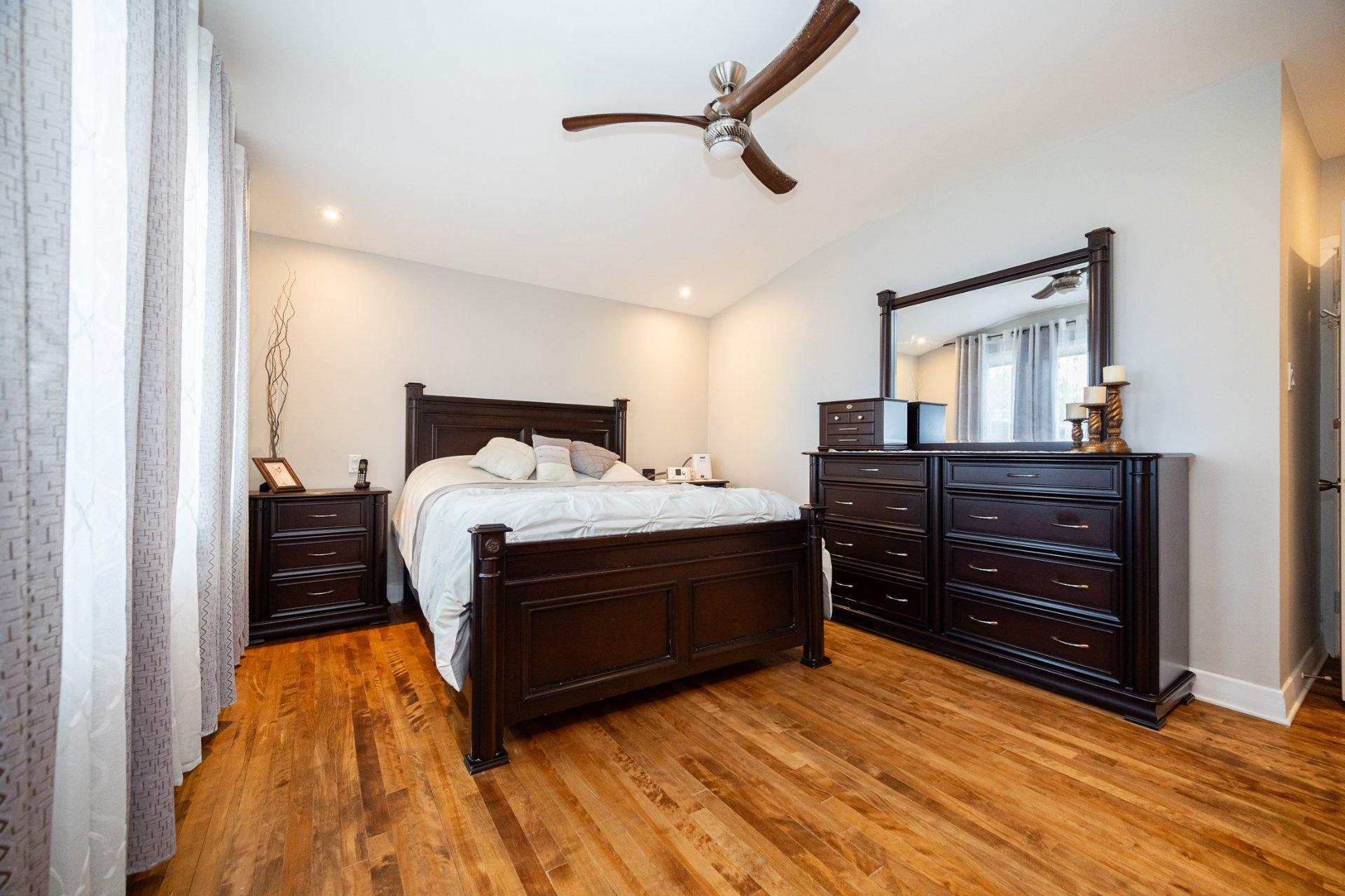 









1438


Rue Franklin

,
Laval (Chomedey),




QC
H7W1K6

