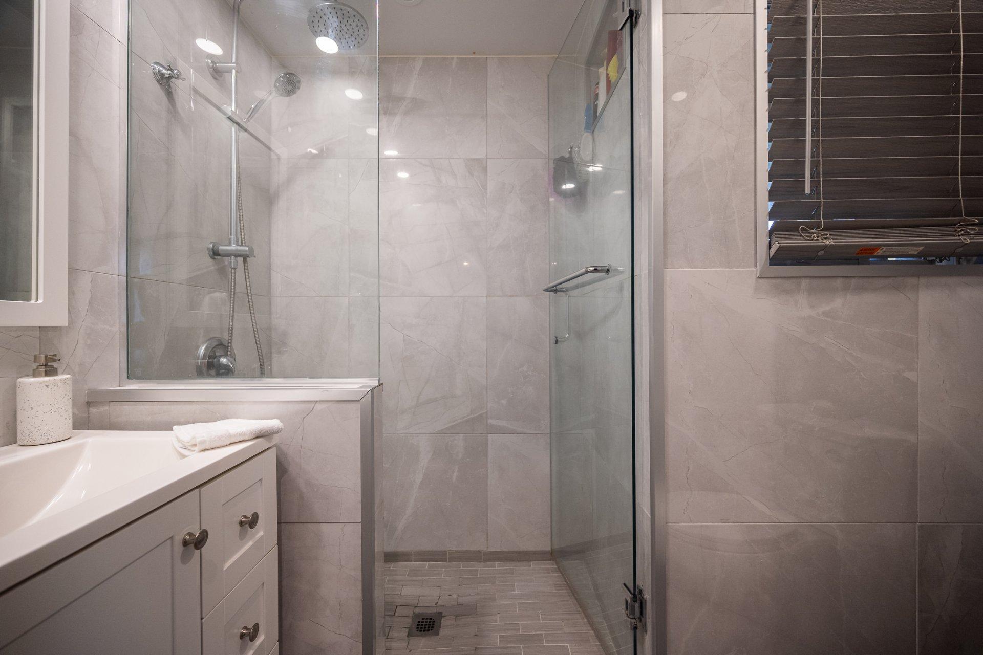 









1438


Rue Franklin

,
Laval (Chomedey),




QC
H7W1K6

