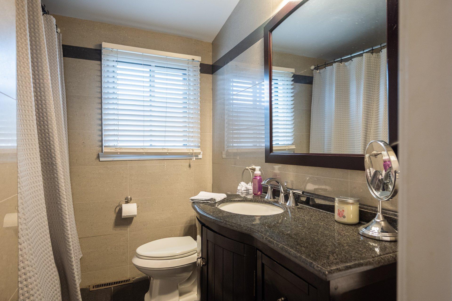 









1438


Rue Franklin

,
Laval (Chomedey),




QC
H7W1K6

