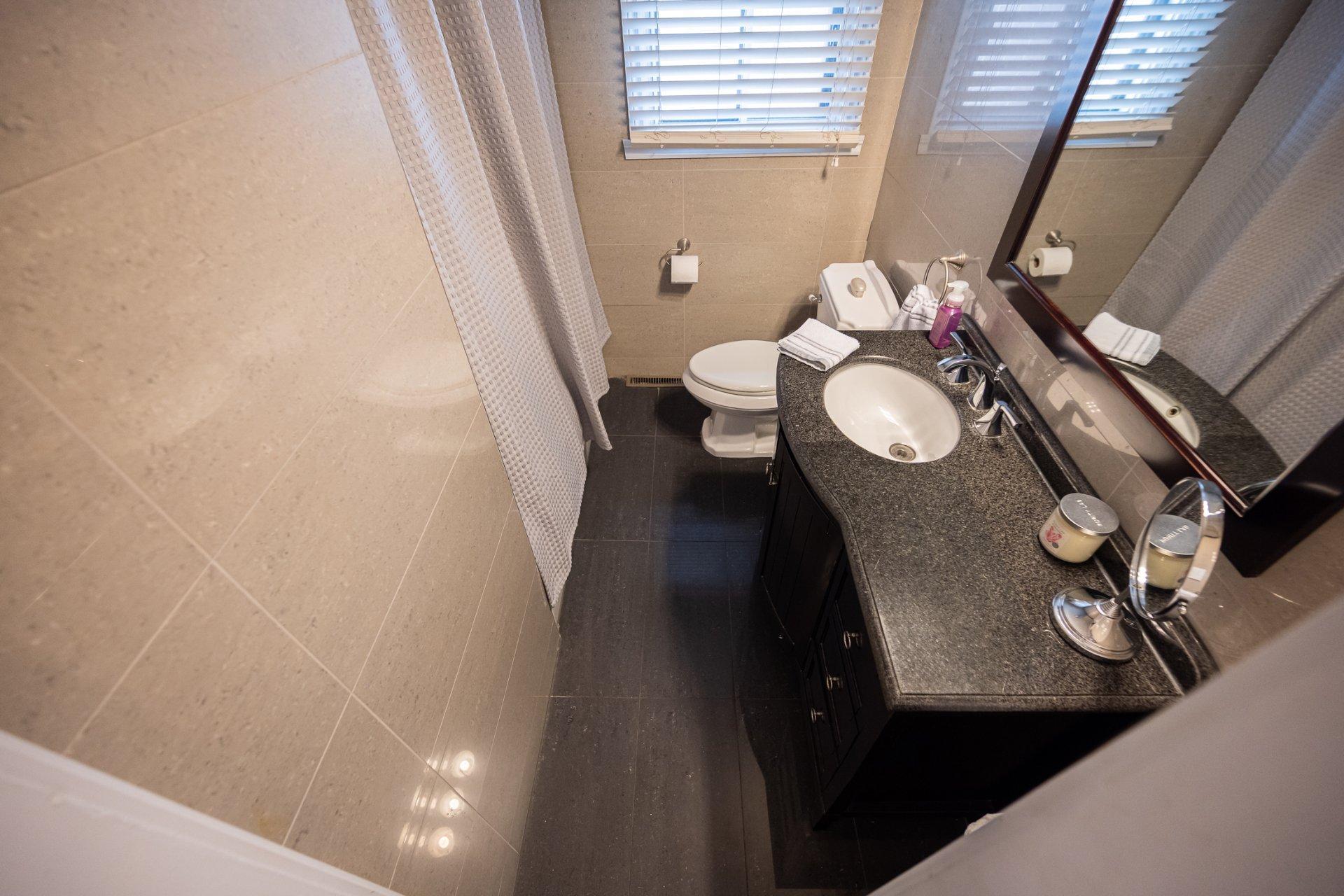









1438


Rue Franklin

,
Laval (Chomedey),




QC
H7W1K6

