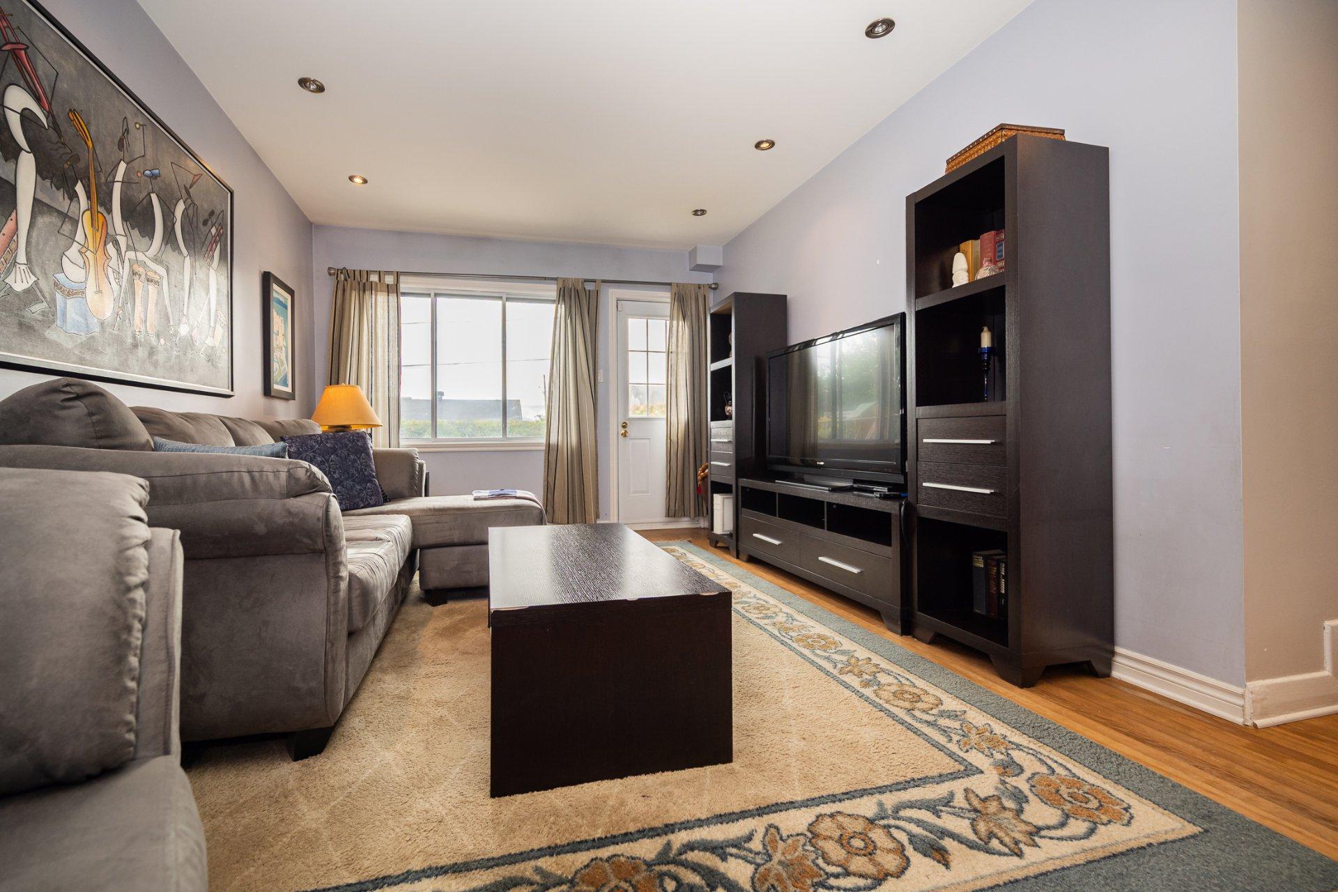 









1438


Rue Franklin

,
Laval (Chomedey),




QC
H7W1K6

