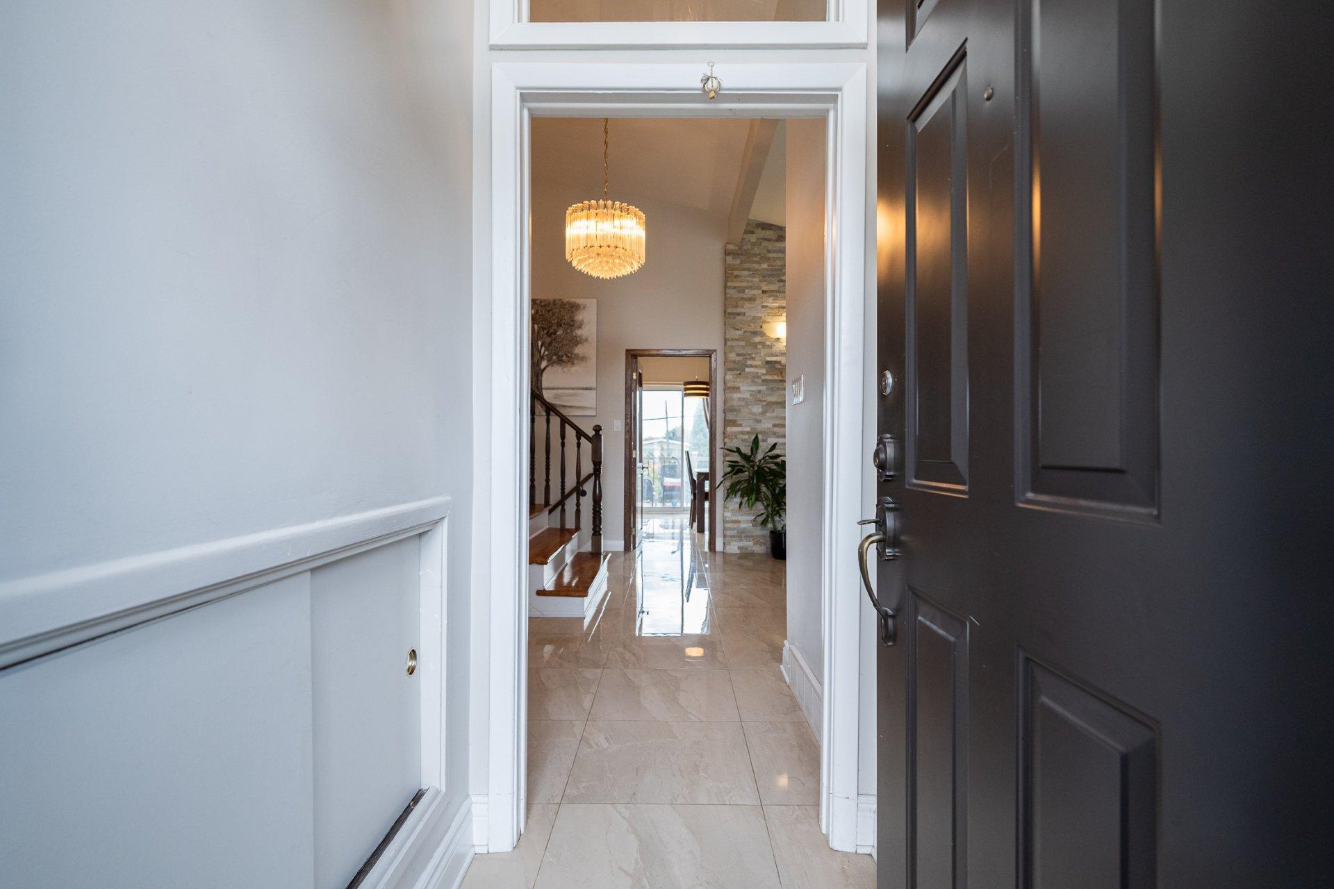 









1438


Rue Franklin

,
Laval (Chomedey),




QC
H7W1K6

