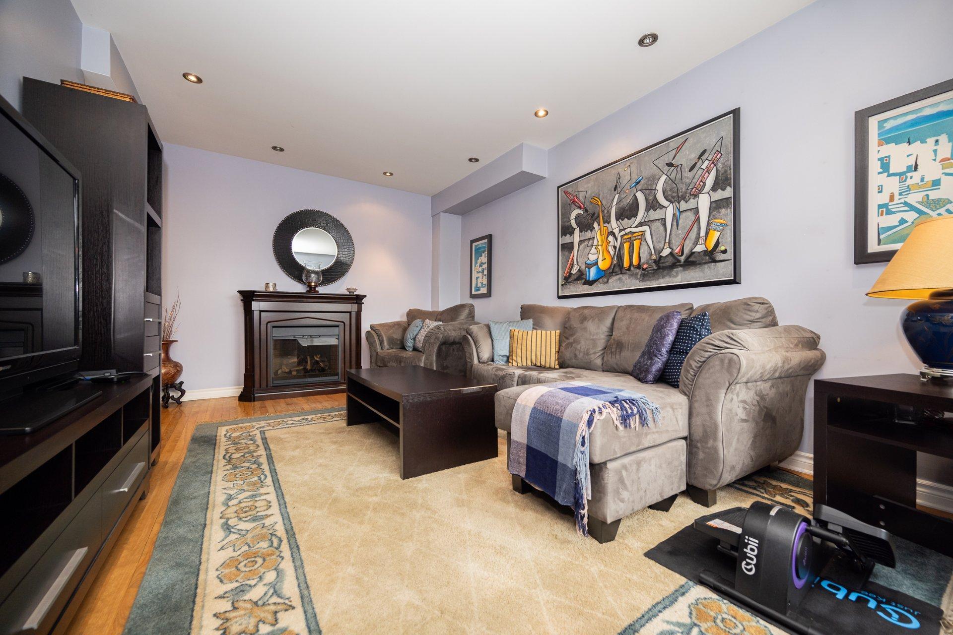 









1438


Rue Franklin

,
Laval (Chomedey),




QC
H7W1K6


