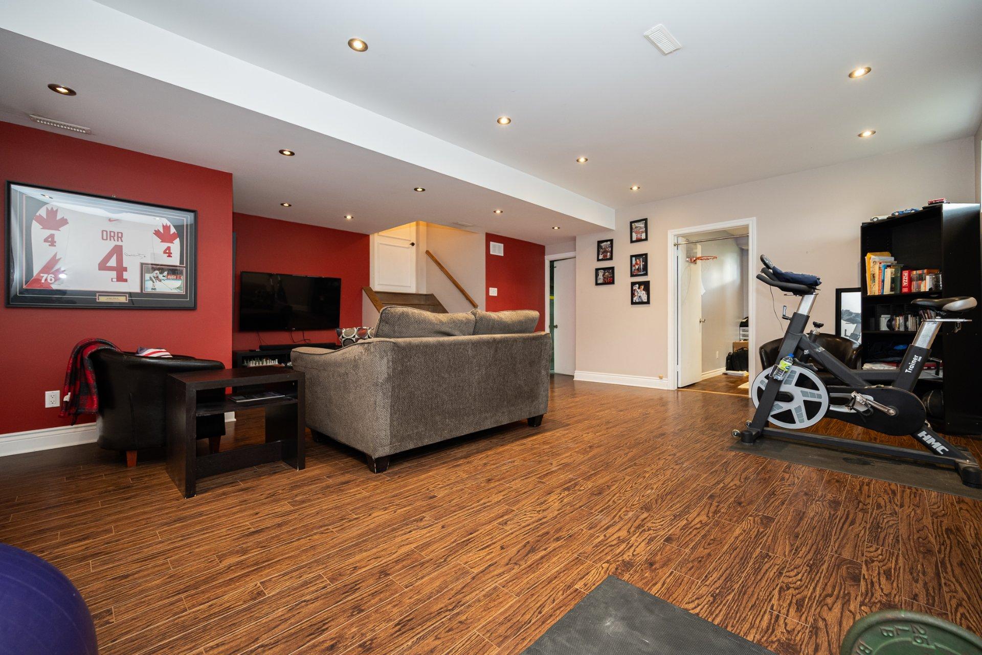 









1438


Rue Franklin

,
Laval (Chomedey),




QC
H7W1K6

