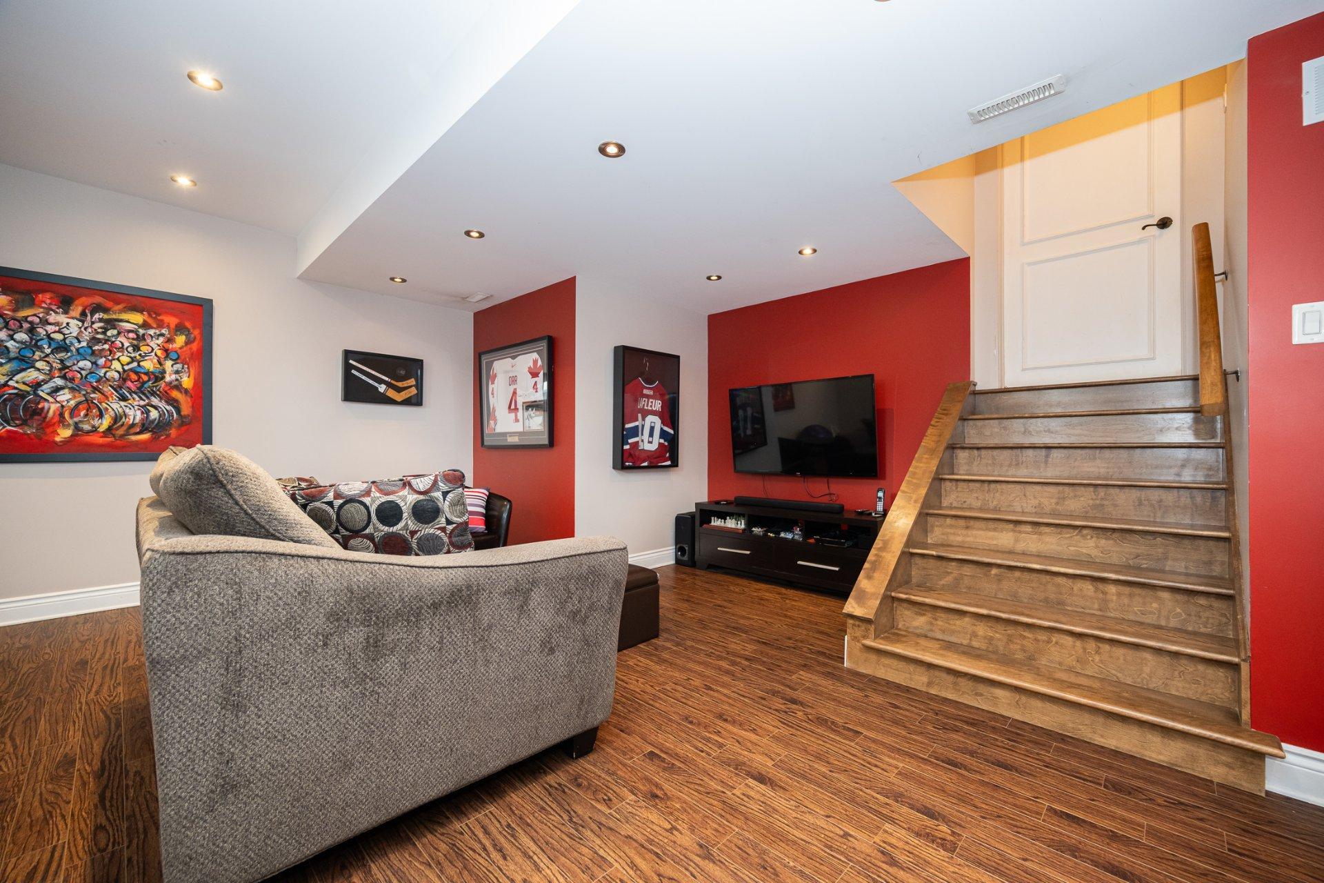 









1438


Rue Franklin

,
Laval (Chomedey),




QC
H7W1K6

