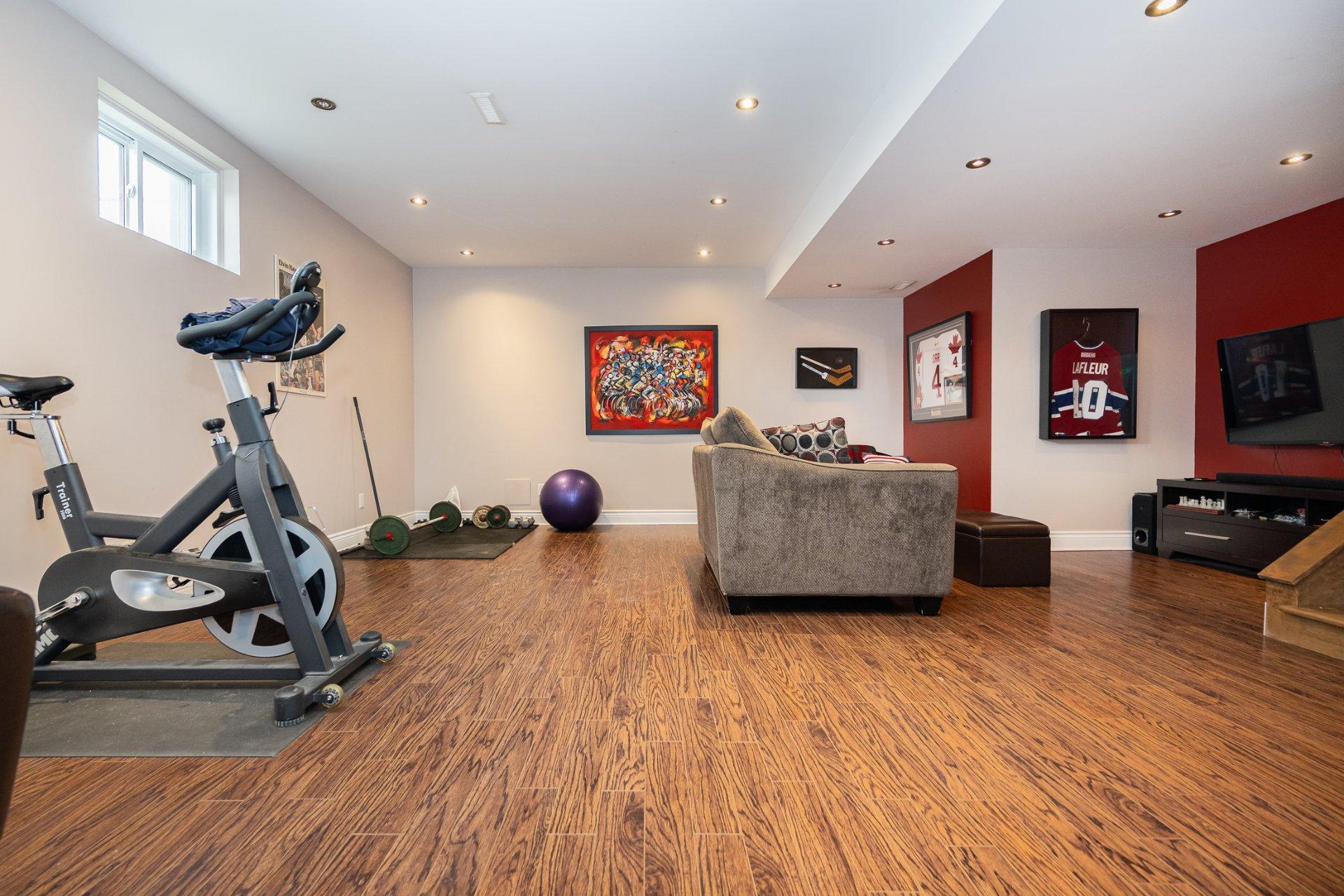 









1438


Rue Franklin

,
Laval (Chomedey),




QC
H7W1K6

