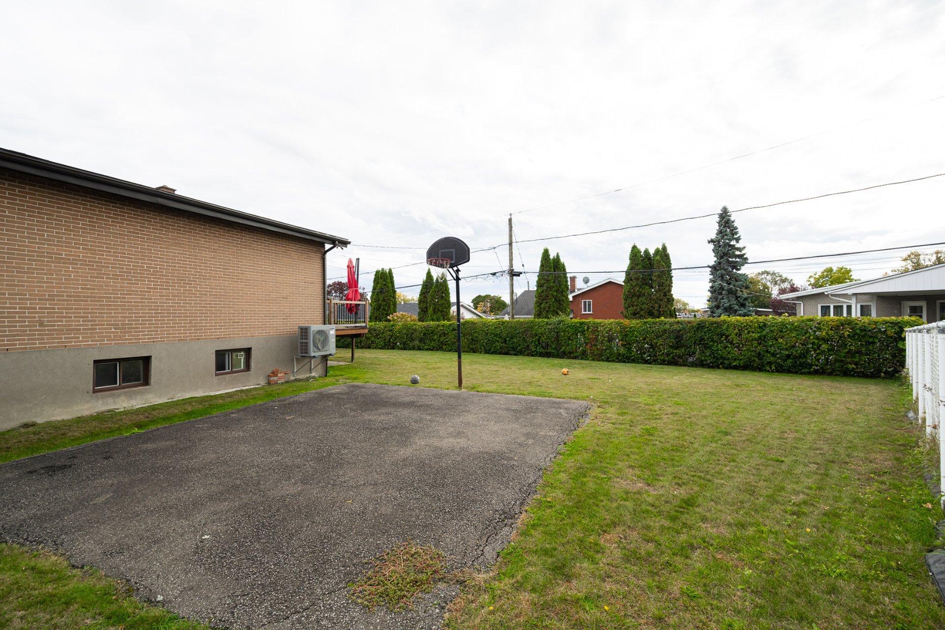 









1438


Rue Franklin

,
Laval (Chomedey),




QC
H7W1K6

