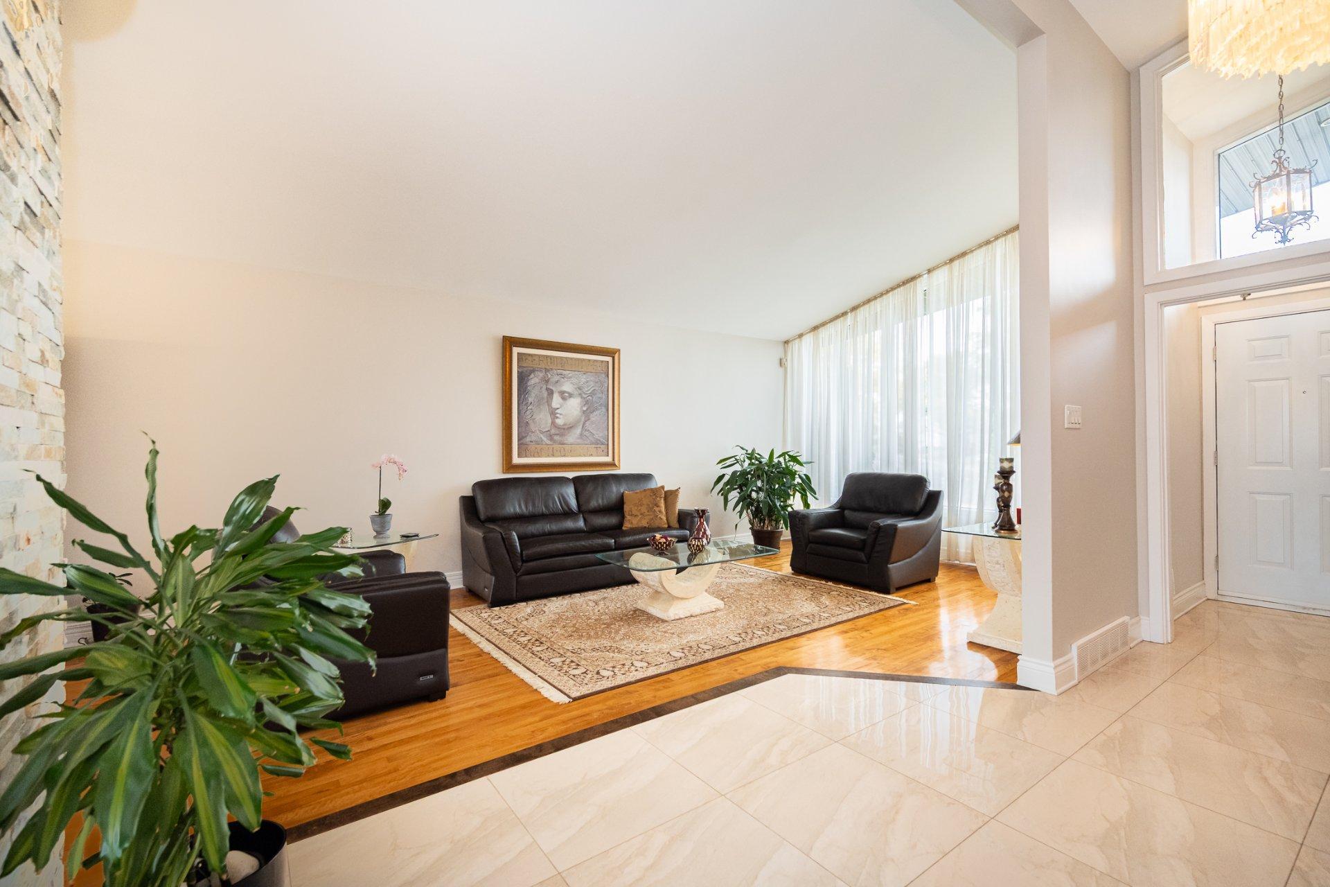 









1438


Rue Franklin

,
Laval (Chomedey),




QC
H7W1K6

