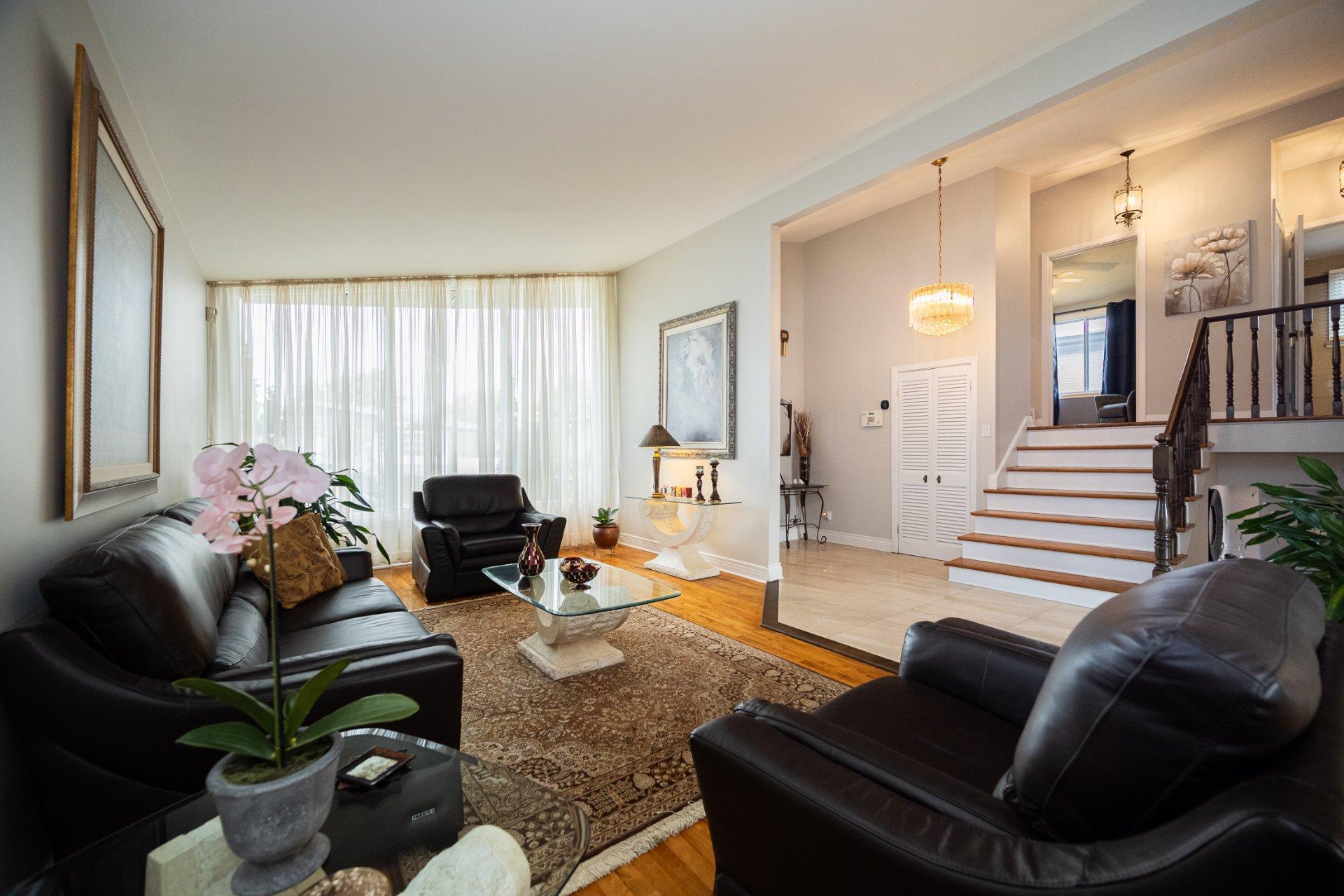 









1438


Rue Franklin

,
Laval (Chomedey),




QC
H7W1K6

