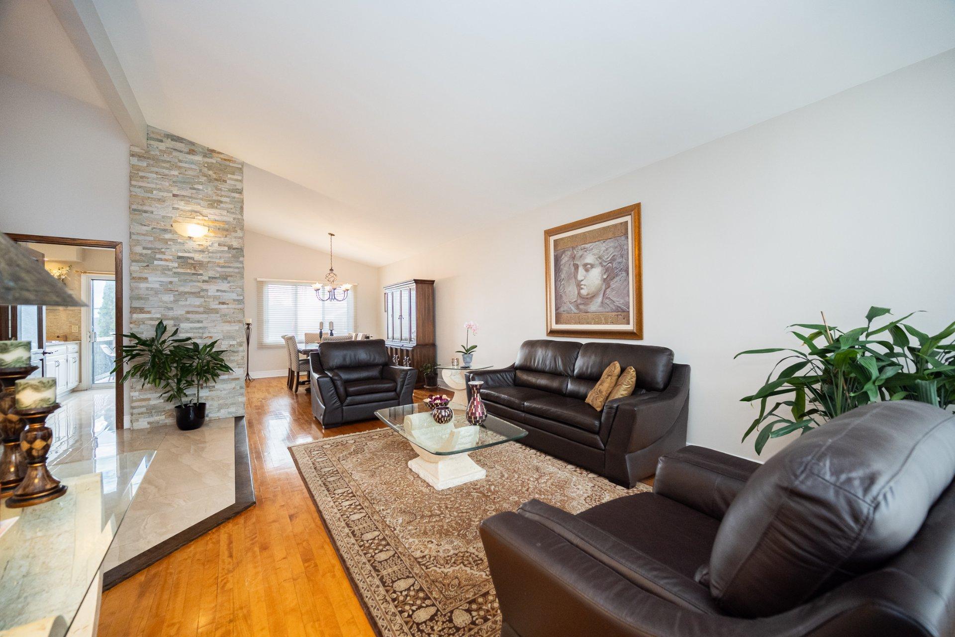 









1438


Rue Franklin

,
Laval (Chomedey),




QC
H7W1K6


