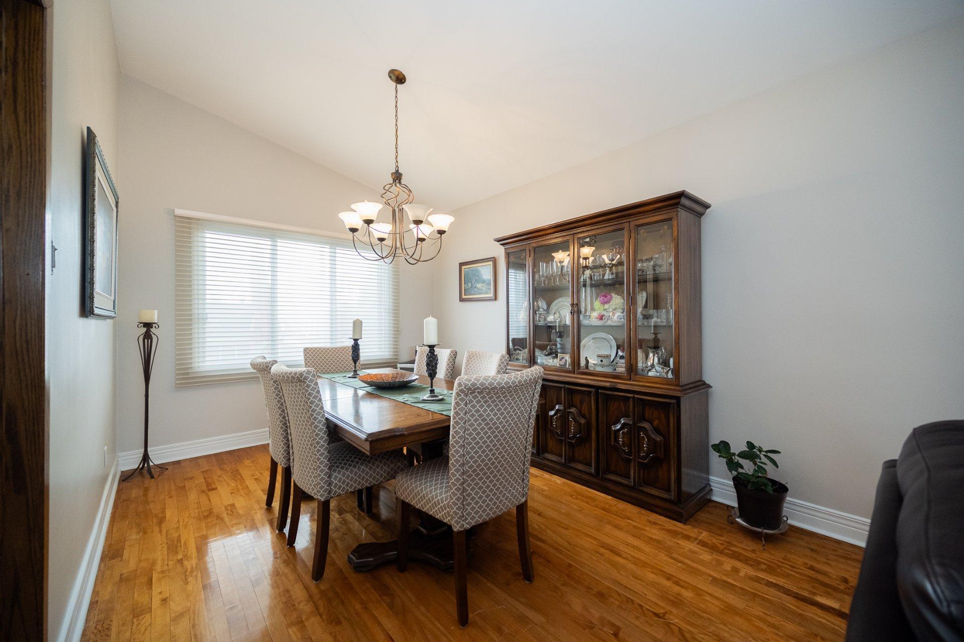 









1438


Rue Franklin

,
Laval (Chomedey),




QC
H7W1K6

