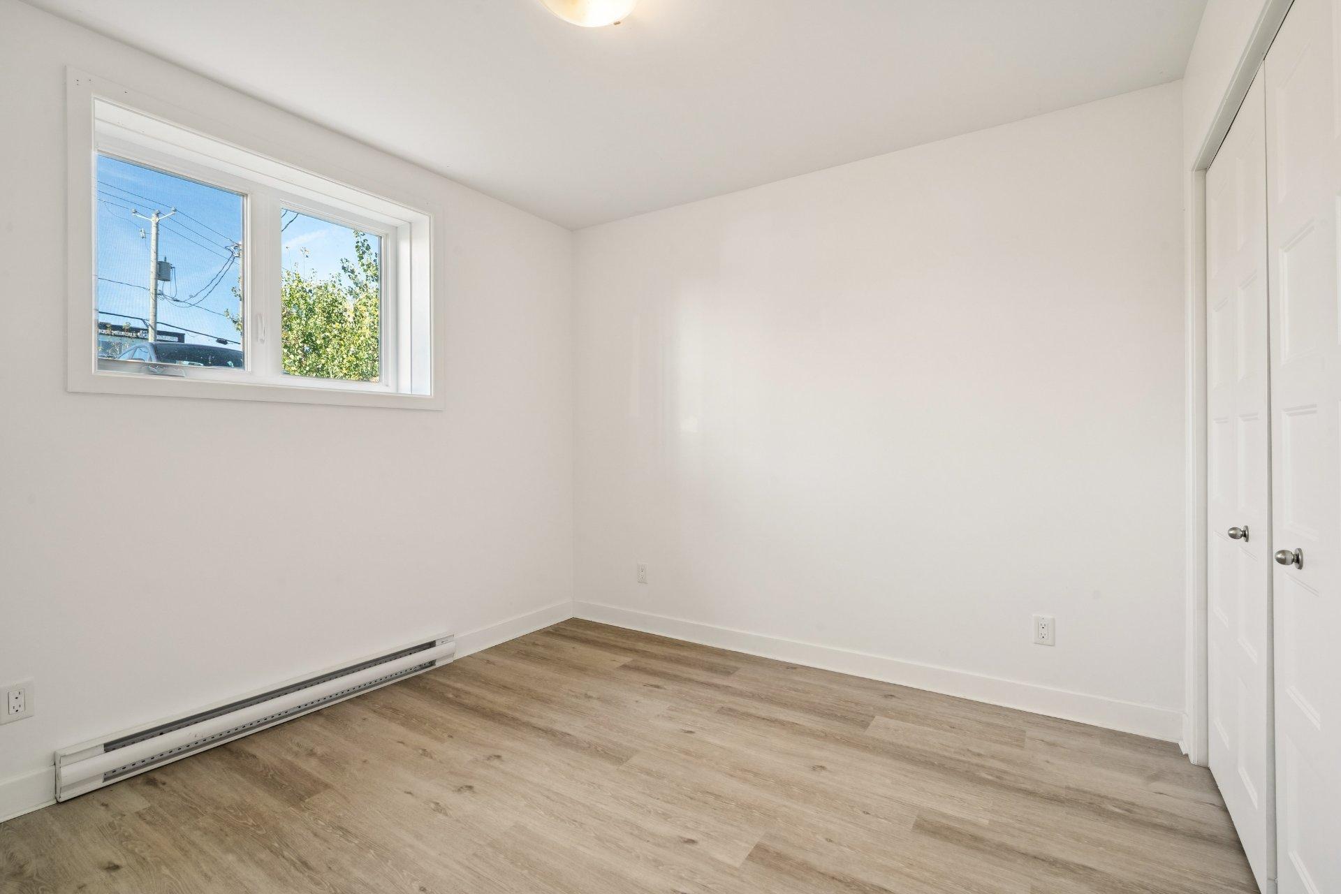 









622


Rue Jeanne-Mance

, 004,
Salaberry-de-Valleyfield,




QC
J6T4G5


