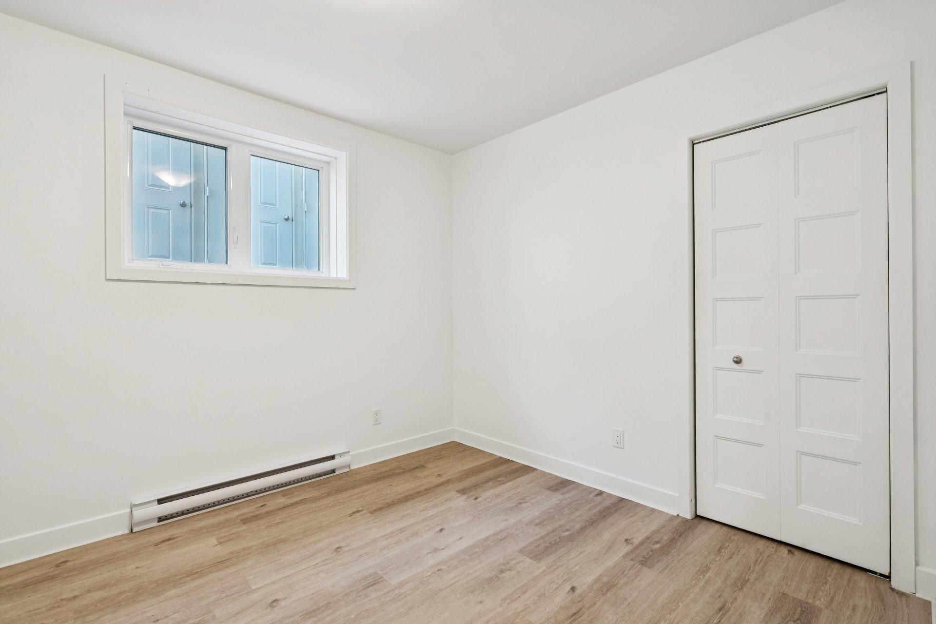 









622


Rue Jeanne-Mance

, 004,
Salaberry-de-Valleyfield,




QC
J6T4G5

