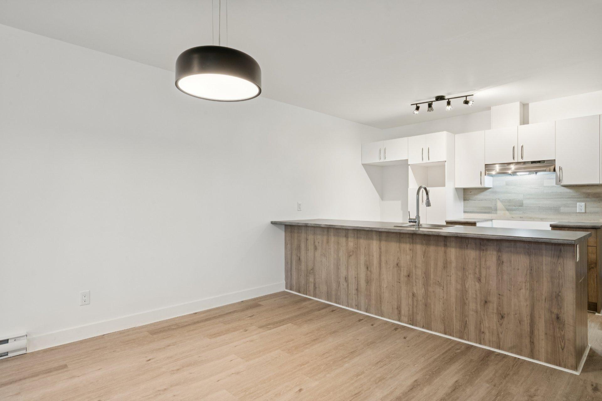 









622


Rue Jeanne-Mance

, 004,
Salaberry-de-Valleyfield,




QC
J6T4G5

