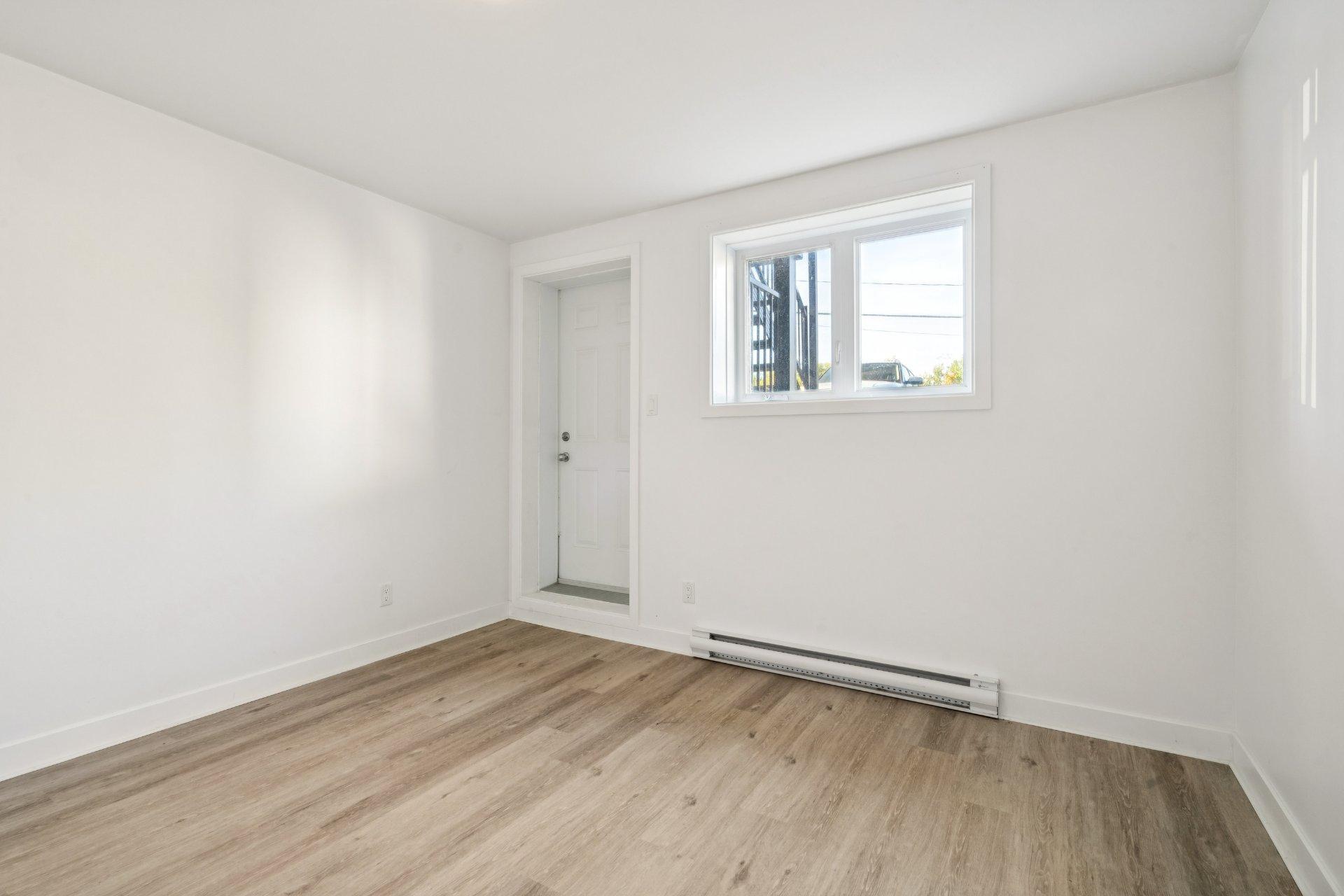 









622


Rue Jeanne-Mance

, 004,
Salaberry-de-Valleyfield,




QC
J6T4G5

