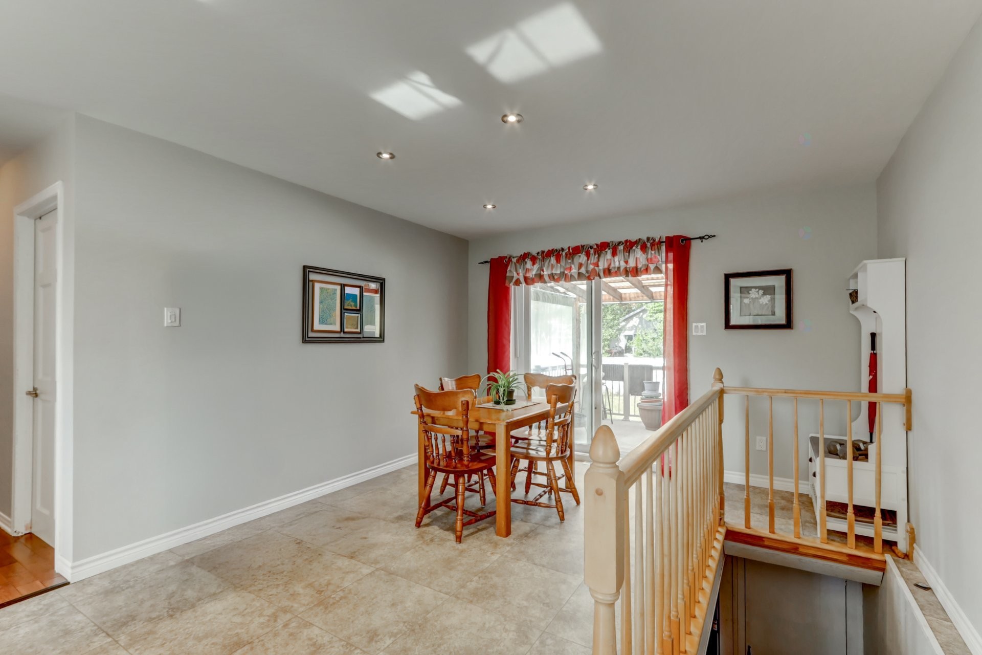 









17


Carré Rémi

,
Blainville,




QC
J7C2V4

