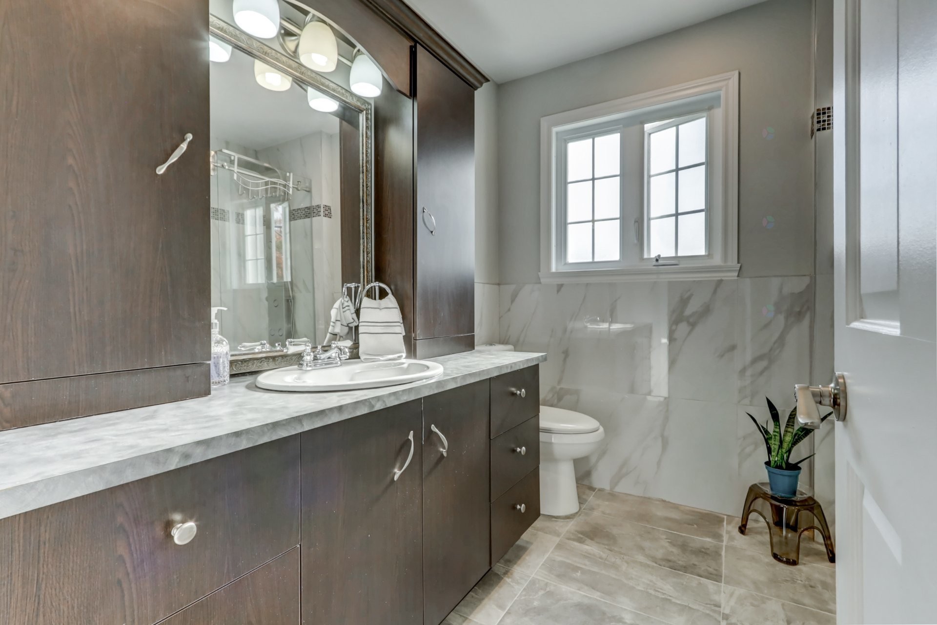 









17


Carré Rémi

,
Blainville,




QC
J7C2V4

