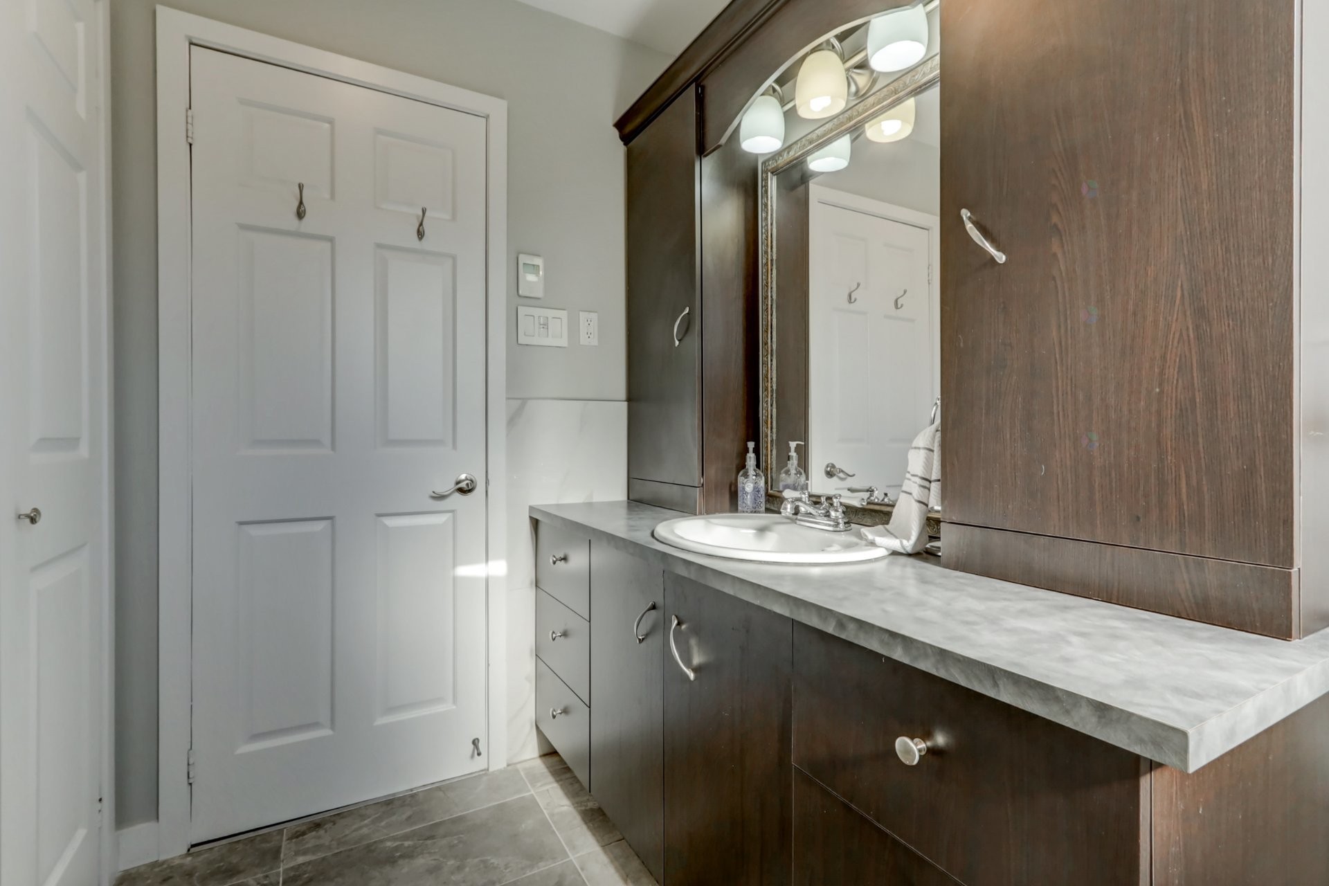 









17


Carré Rémi

,
Blainville,




QC
J7C2V4

