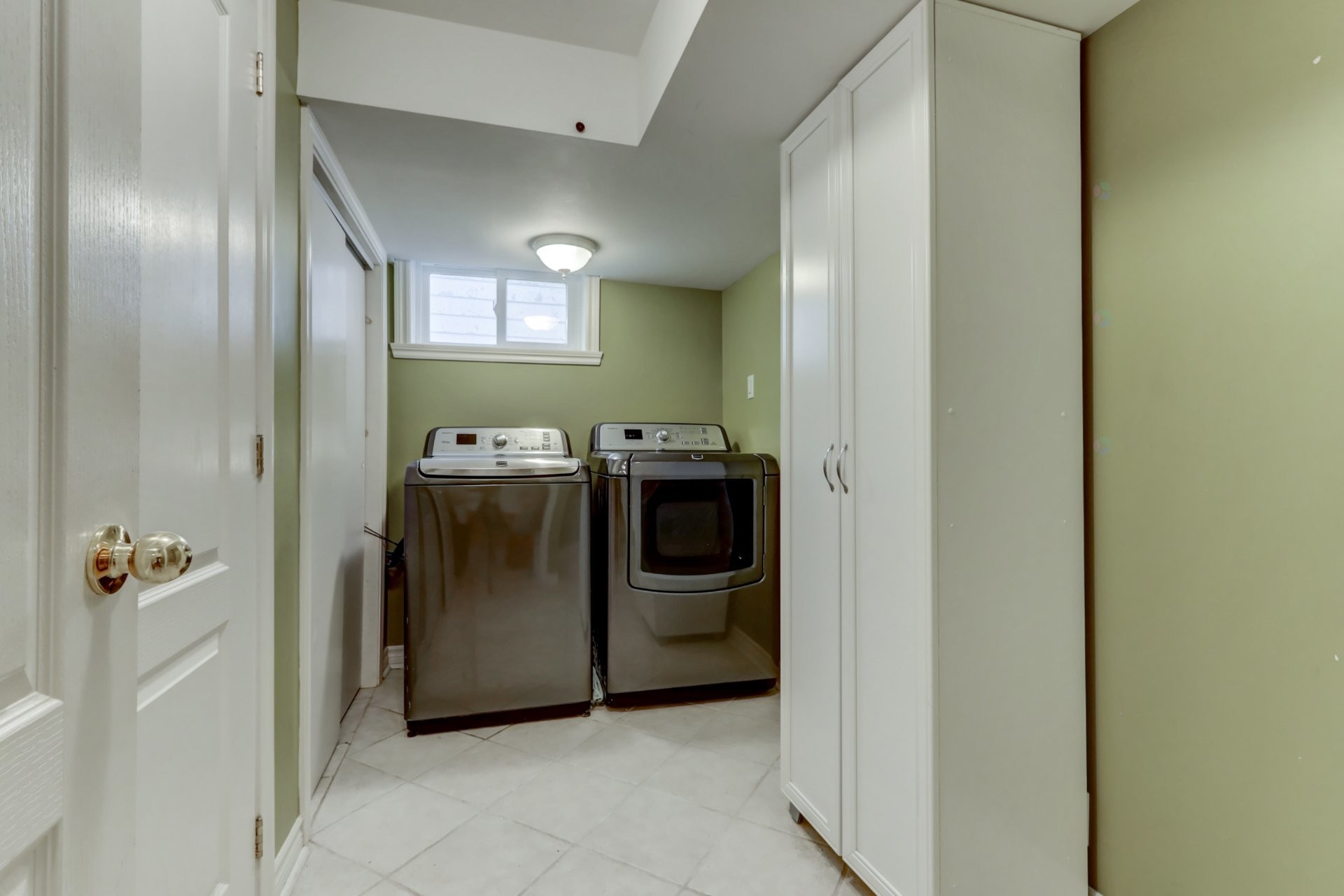 









17


Carré Rémi

,
Blainville,




QC
J7C2V4

