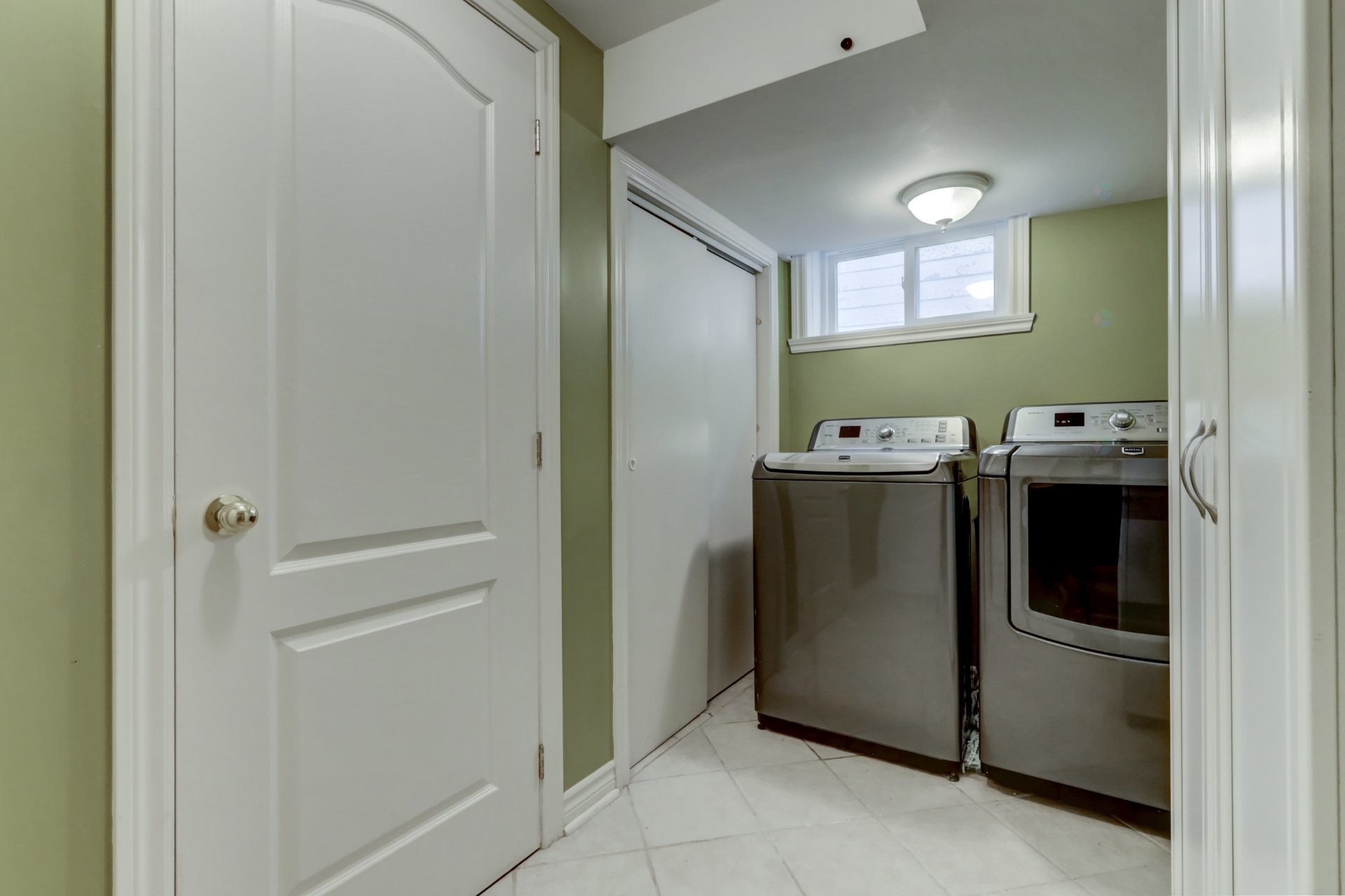 









17


Carré Rémi

,
Blainville,




QC
J7C2V4

