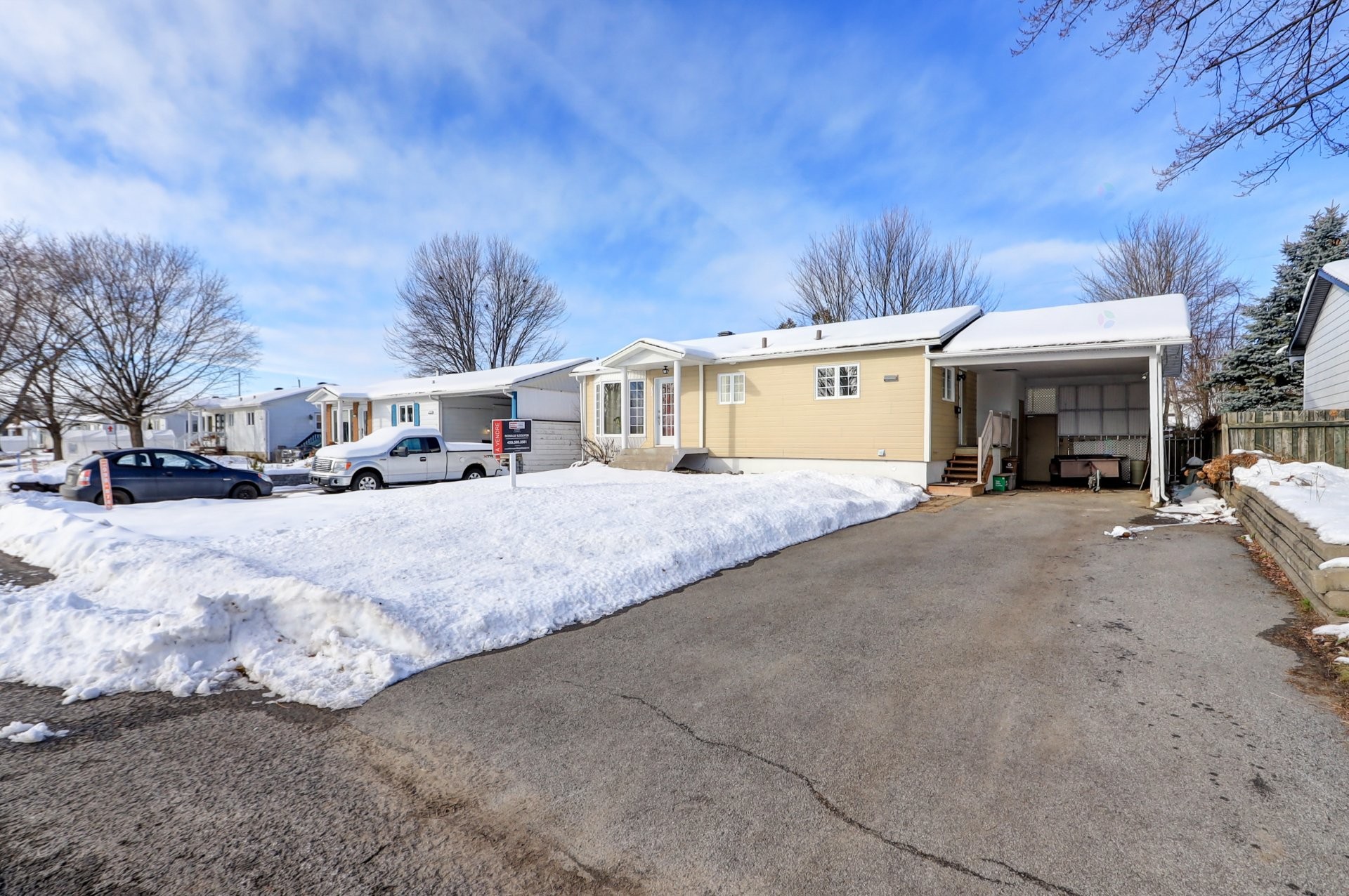 









17


Carré Rémi

,
Blainville,




QC
J7C2V4

