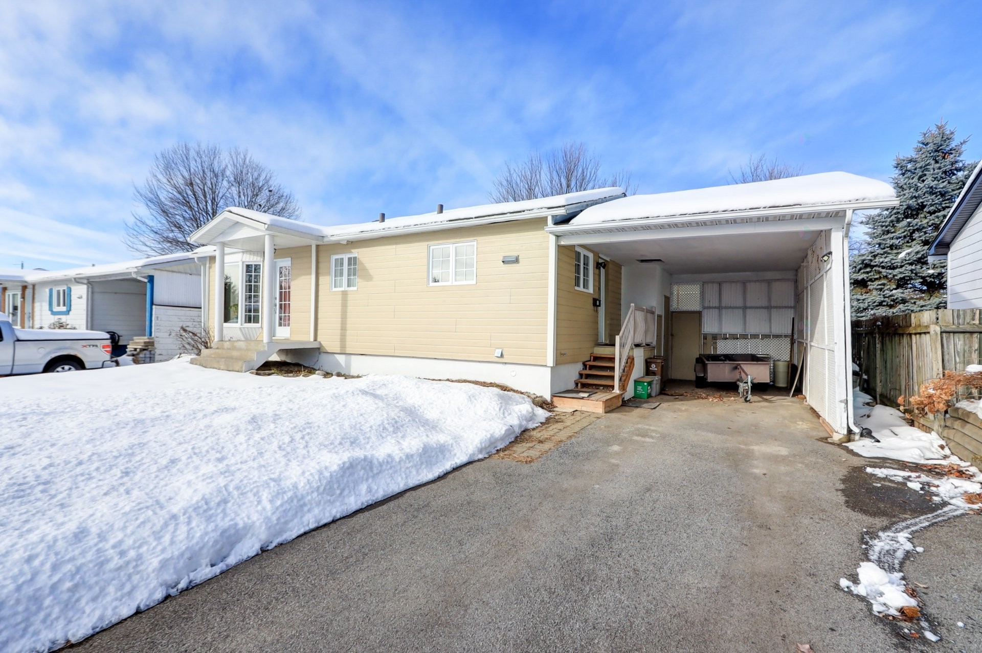 









17


Carré Rémi

,
Blainville,




QC
J7C2V4

