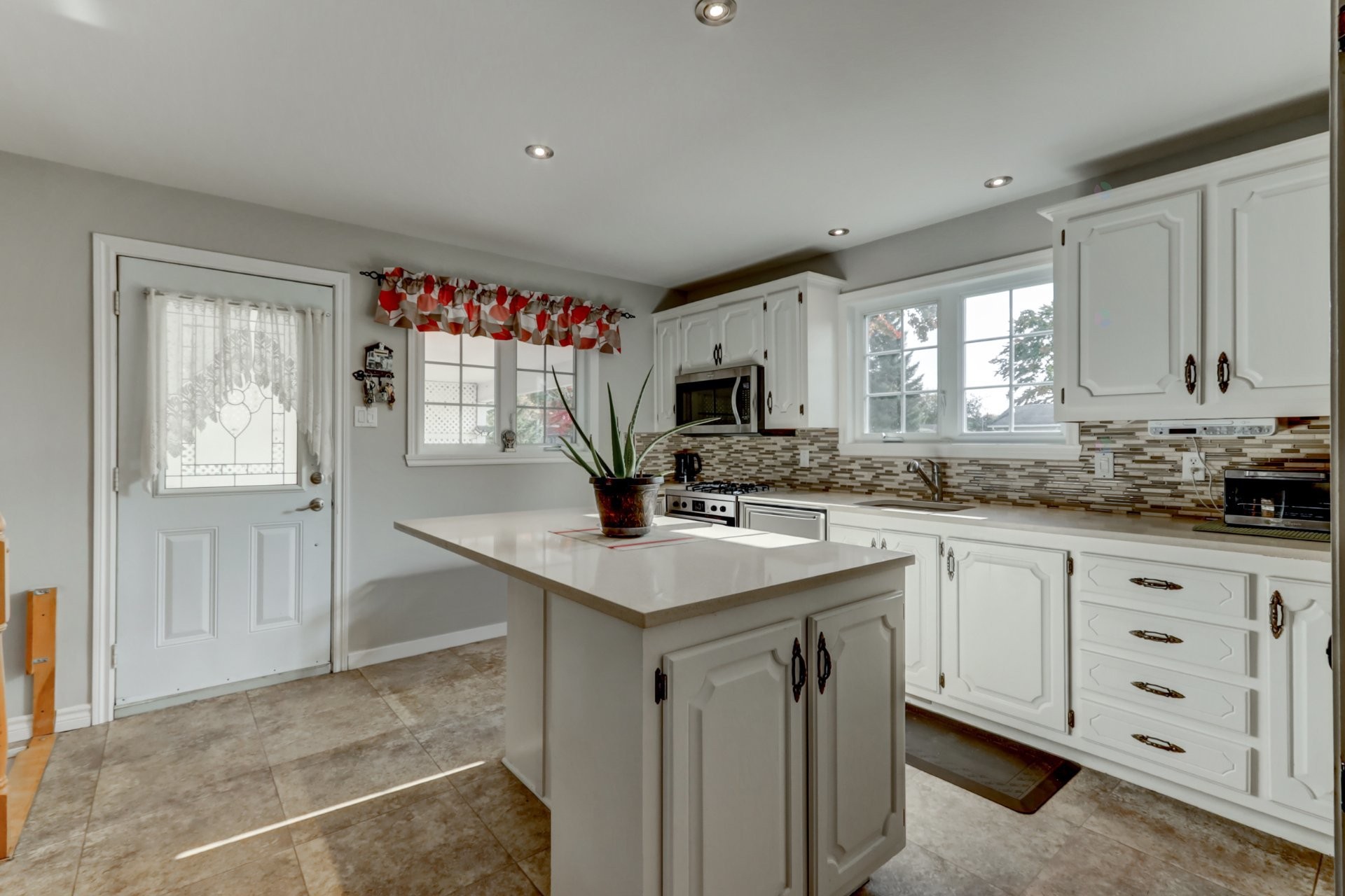 









17


Carré Rémi

,
Blainville,




QC
J7C2V4

