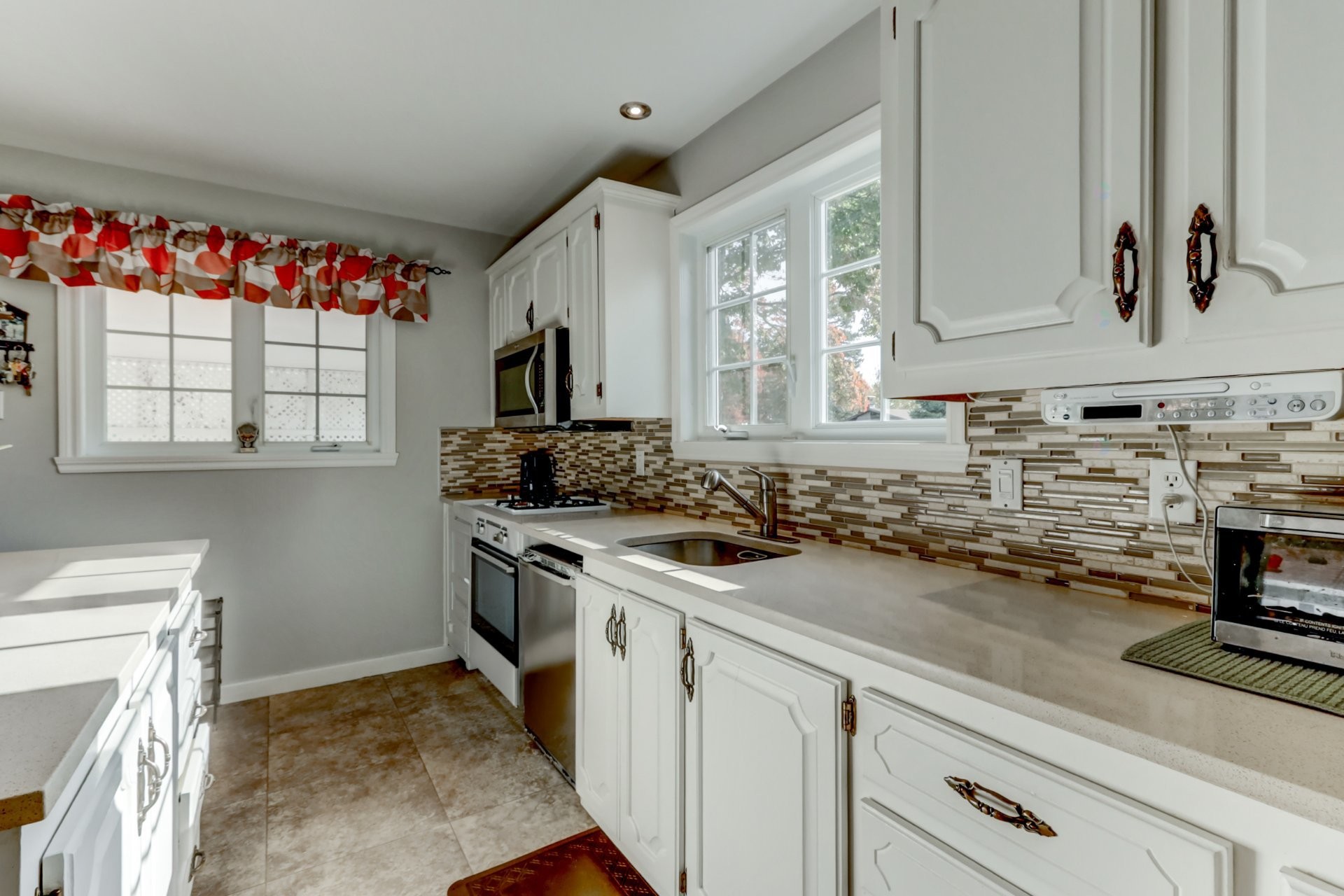 









17


Carré Rémi

,
Blainville,




QC
J7C2V4

