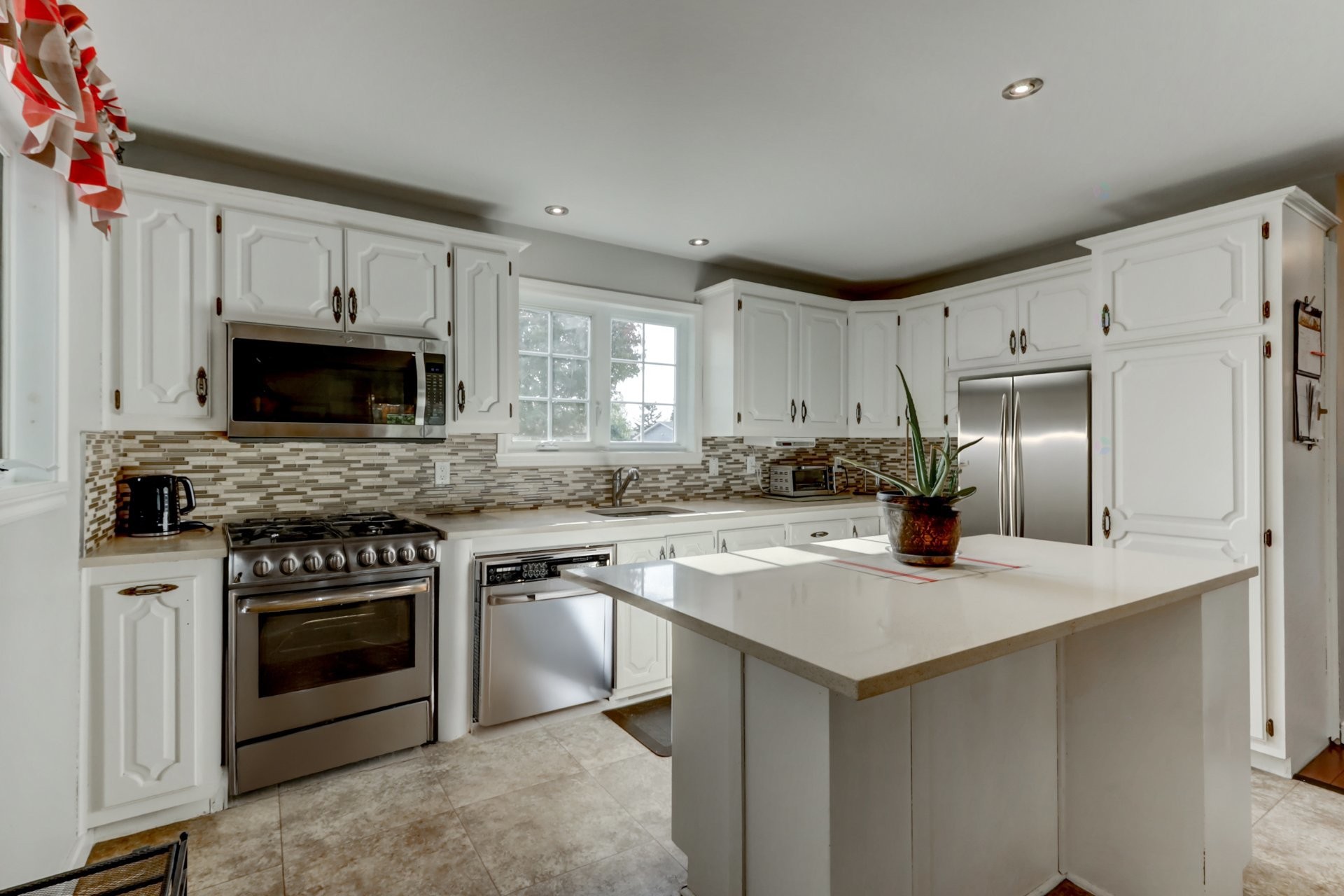 









17


Carré Rémi

,
Blainville,




QC
J7C2V4

