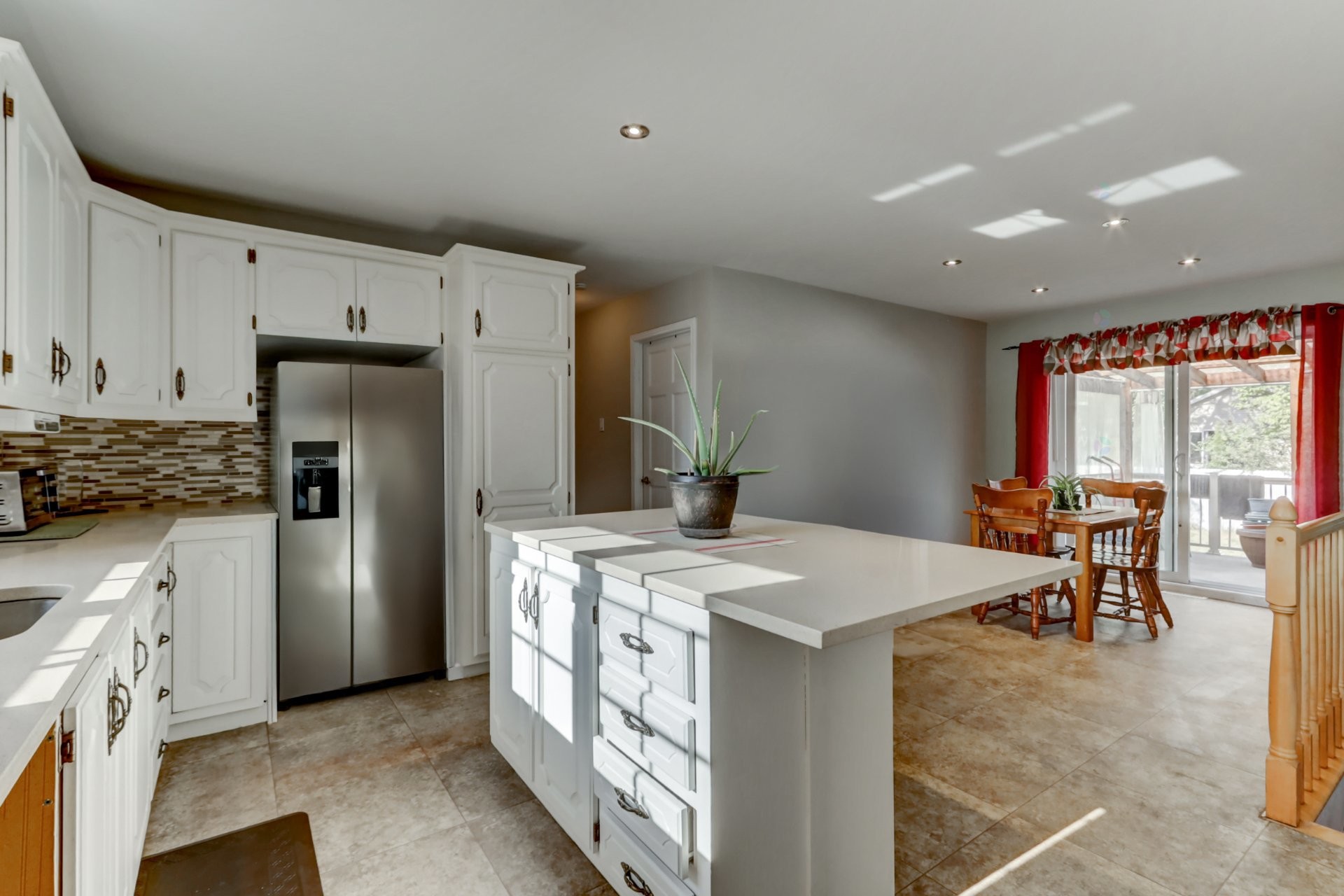 









17


Carré Rémi

,
Blainville,




QC
J7C2V4

