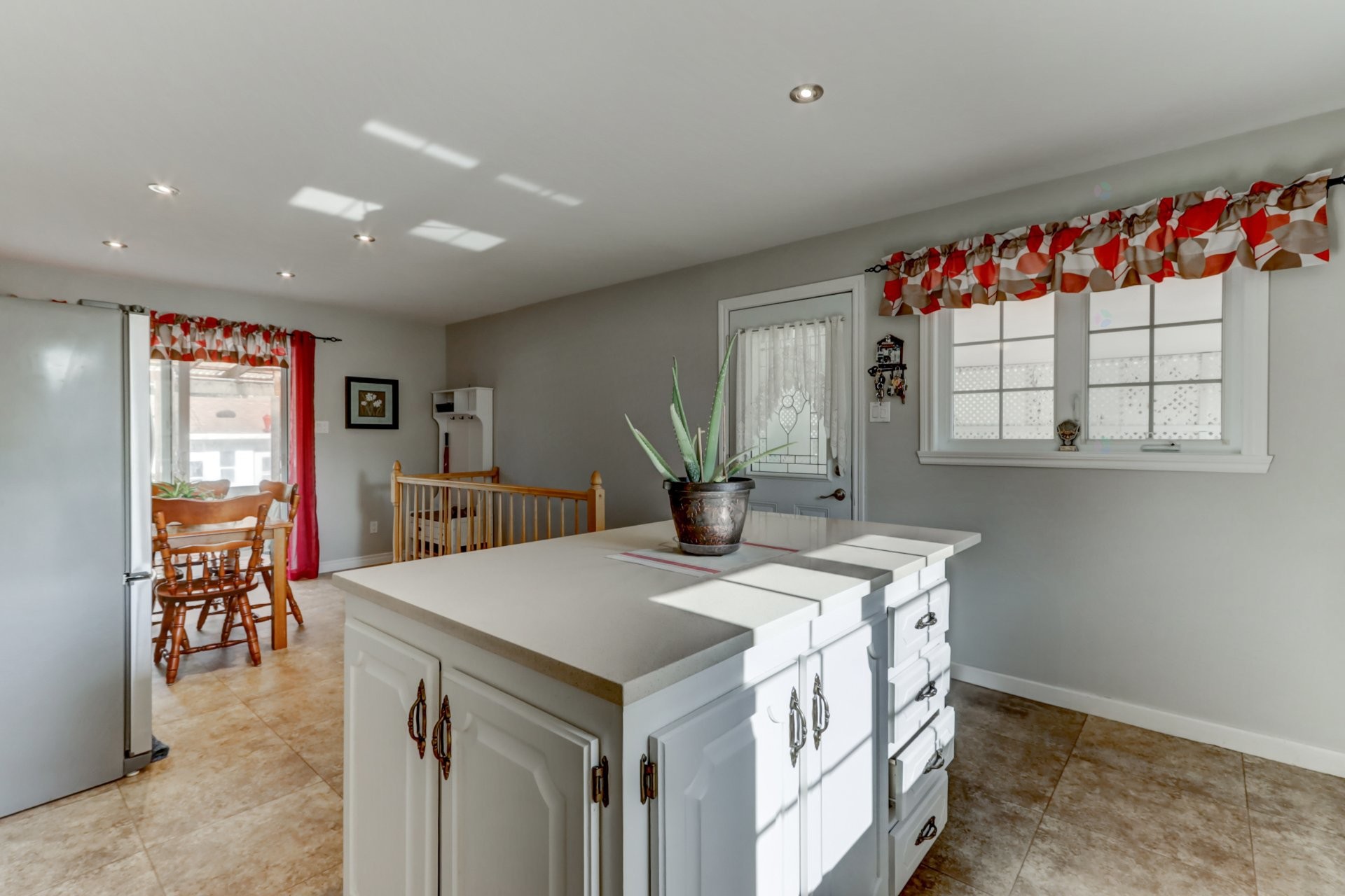 









17


Carré Rémi

,
Blainville,




QC
J7C2V4

