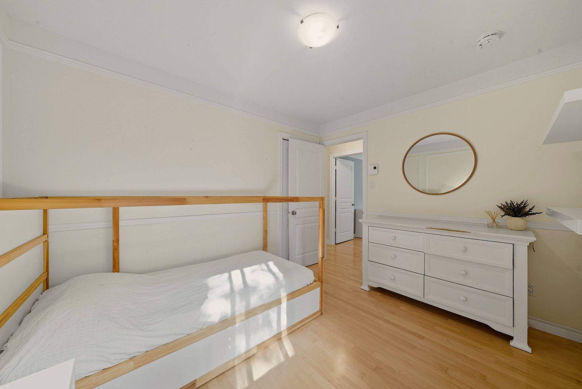 









502


Rue Tailhandier

,
Saint-Bruno-de-Montarville,




QC
J3V4V2

