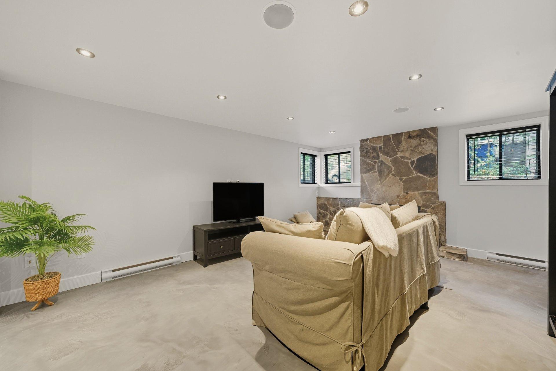 









502


Rue Tailhandier

,
Saint-Bruno-de-Montarville,




QC
J3V4V2

