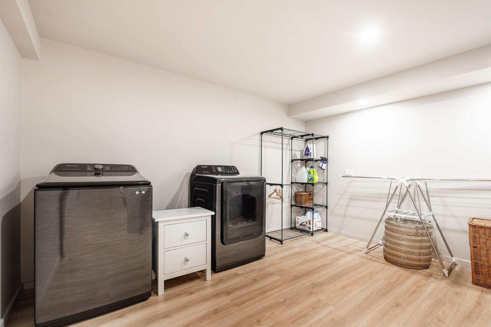 









2085


Rue de la Régence

,
Saint-Bruno-de-Montarville,




QC
J3V4B8

