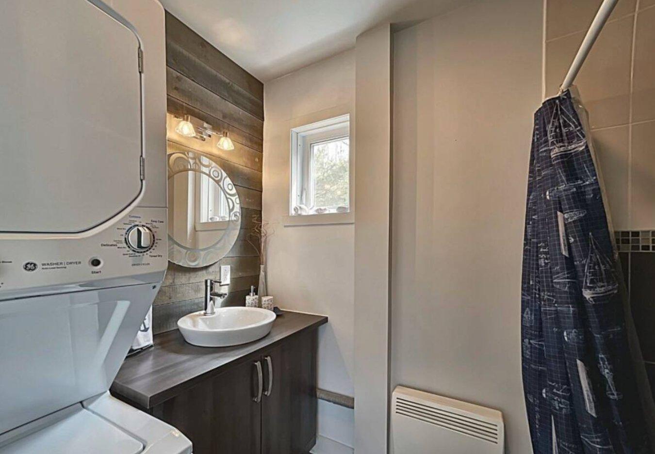 









2705


Route 323 N.

,
Amherst,




QC
J0T2L0

