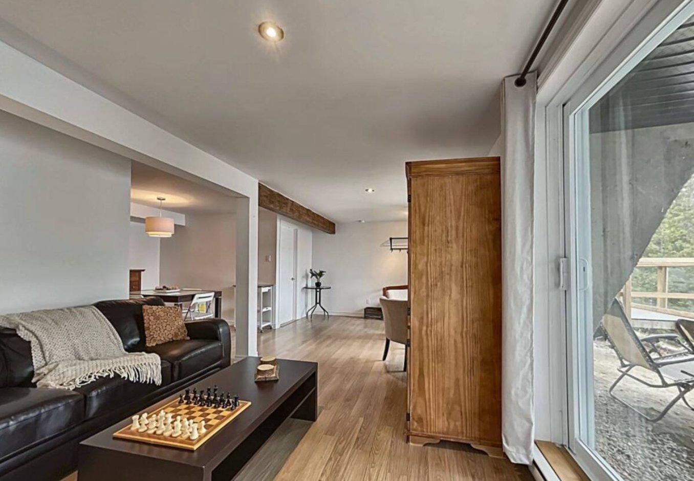 









2705


Route 323 N.

,
Amherst,




QC
J0T2L0

