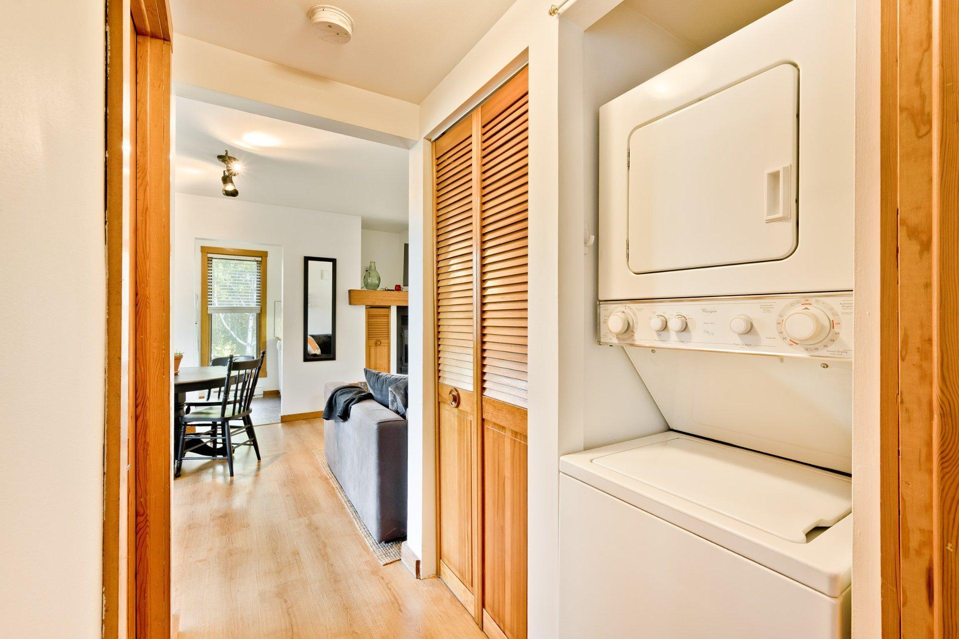 









58


Rue de la Grande-Coulée

,
Orford,




QC
J1X6Z6

