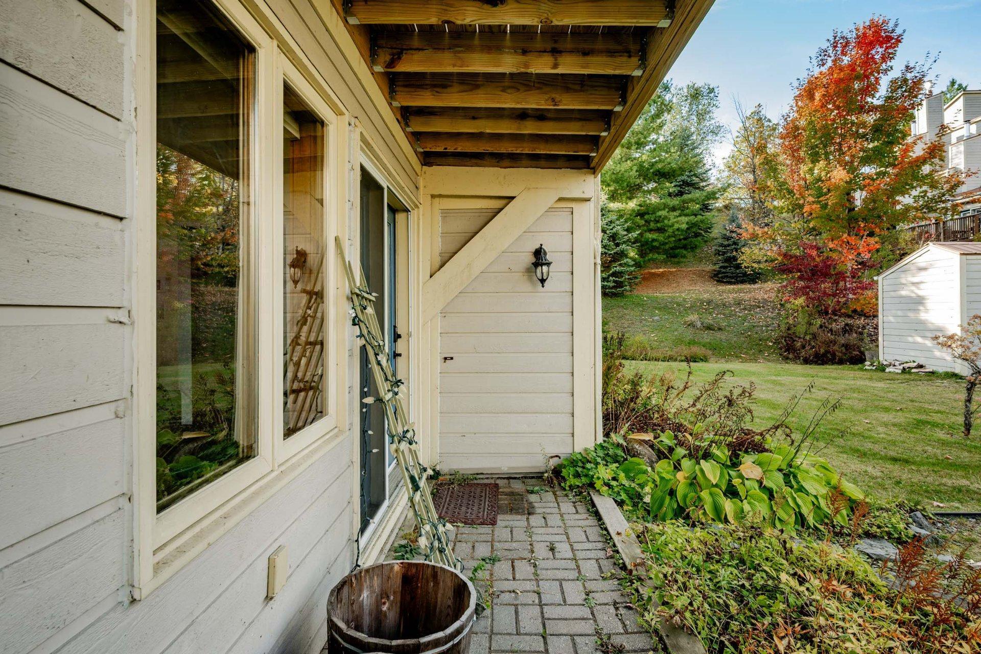 









58


Rue de la Grande-Coulée

,
Orford,




QC
J1X6Z6

