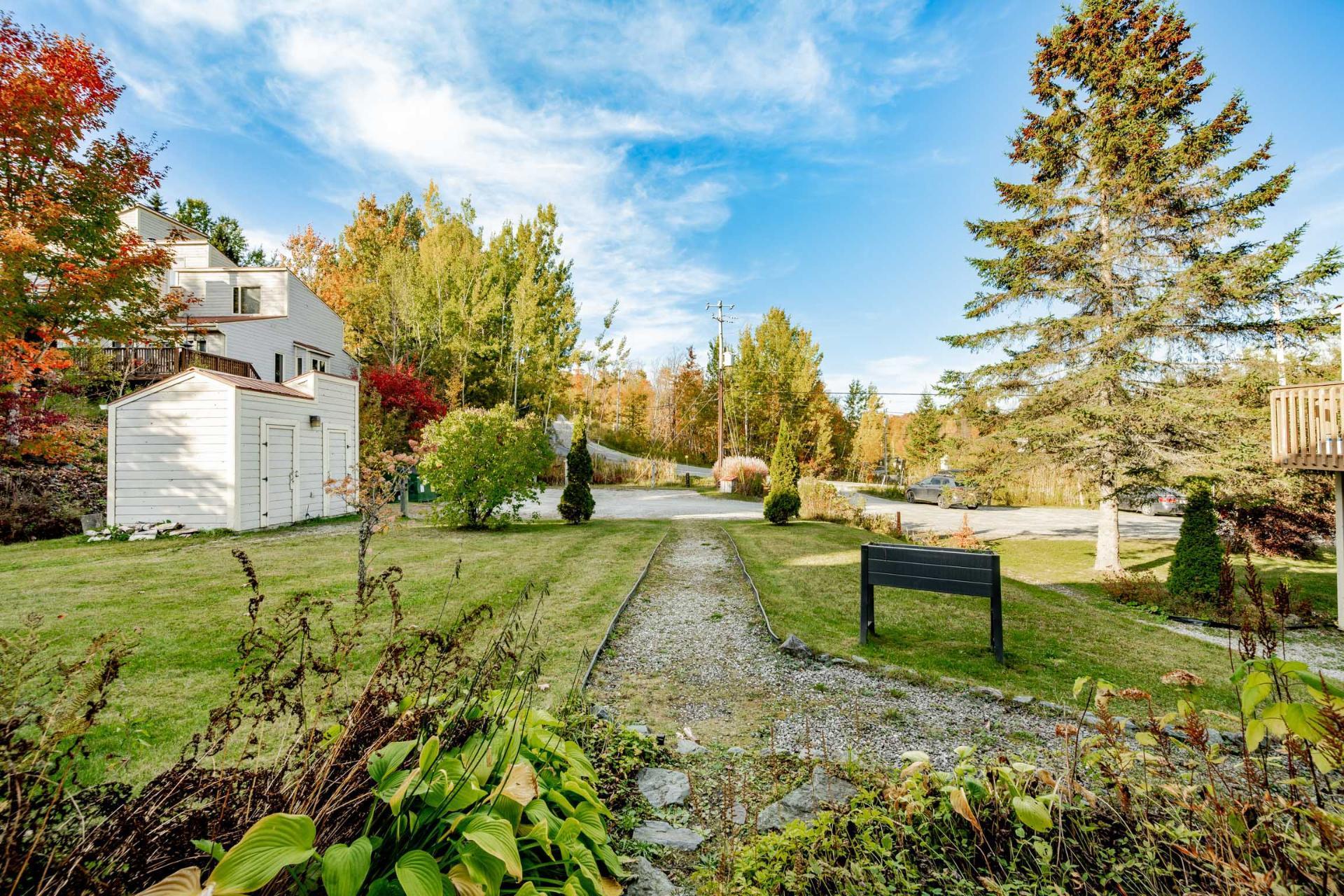 









58


Rue de la Grande-Coulée

,
Orford,




QC
J1X6Z6

