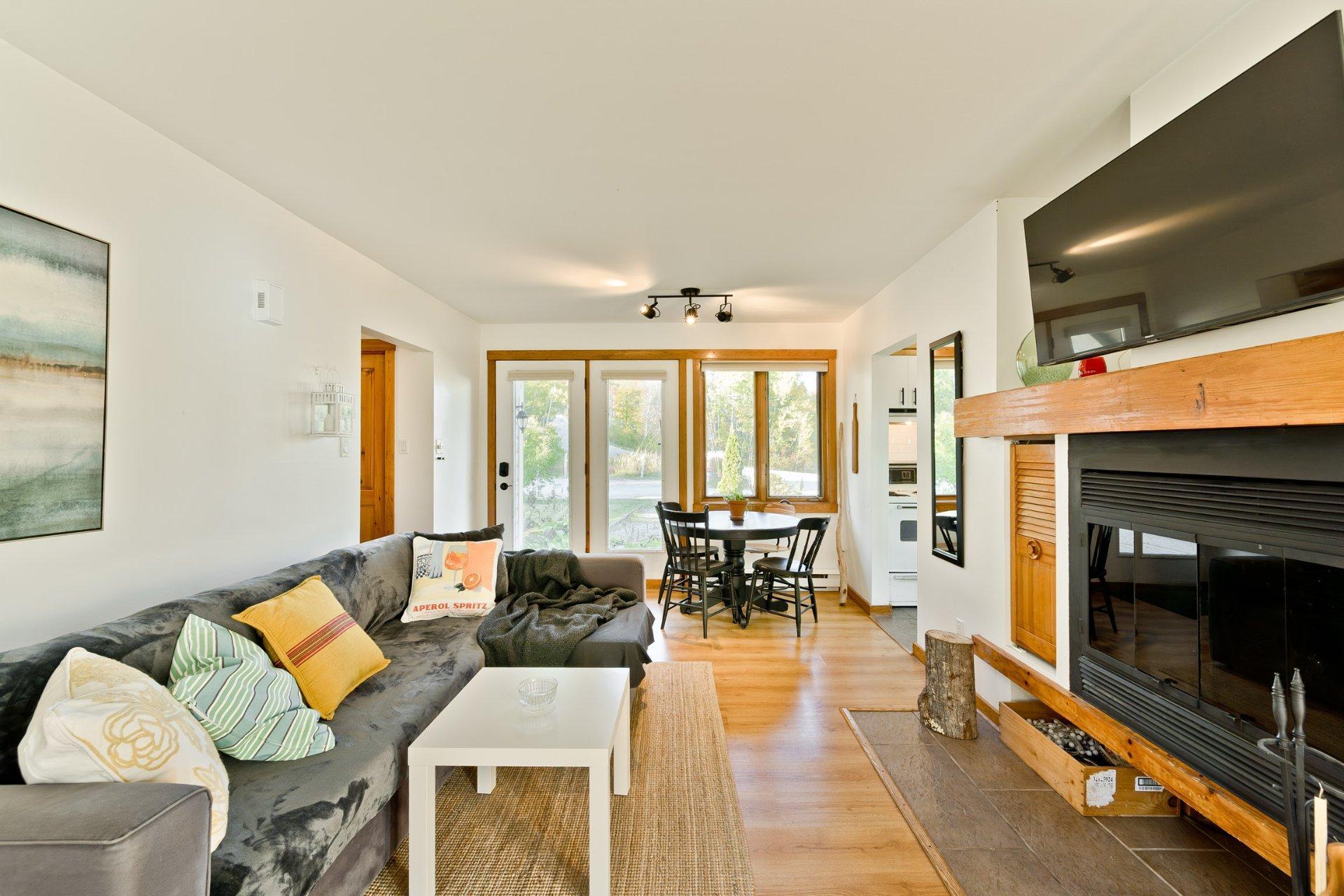 









58


Rue de la Grande-Coulée

,
Orford,




QC
J1X6Z6

