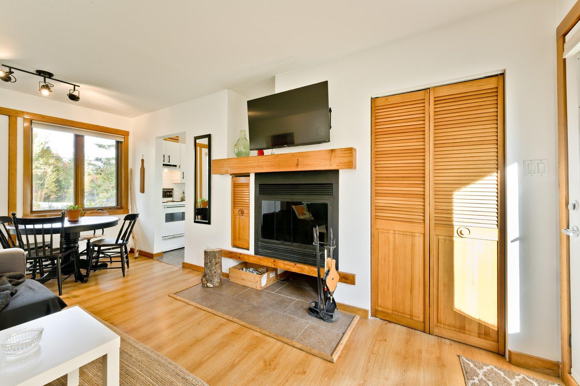 









58


Rue de la Grande-Coulée

,
Orford,




QC
J1X6Z6

