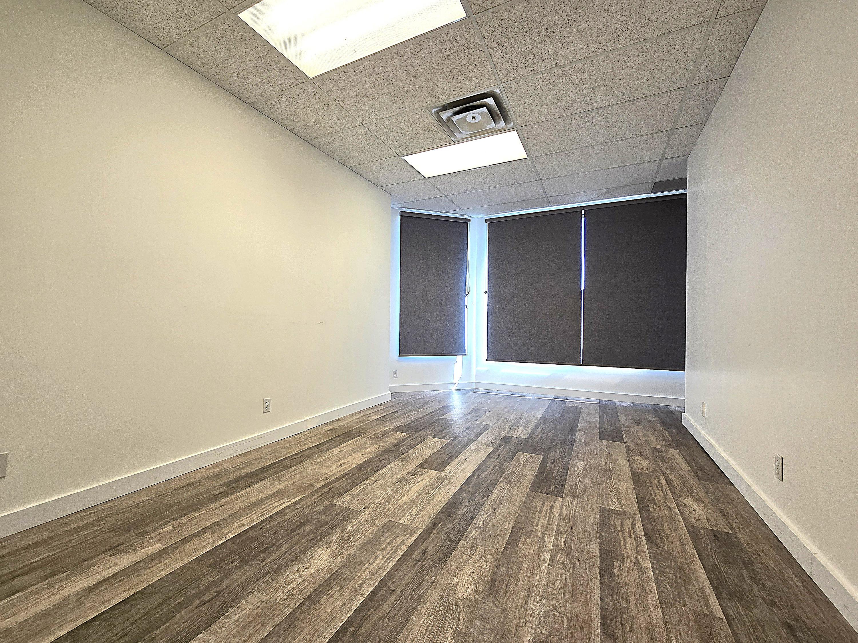 












495-515 boulevard Concorde Ouest

,
Laval,




QC
H7N 5L9

