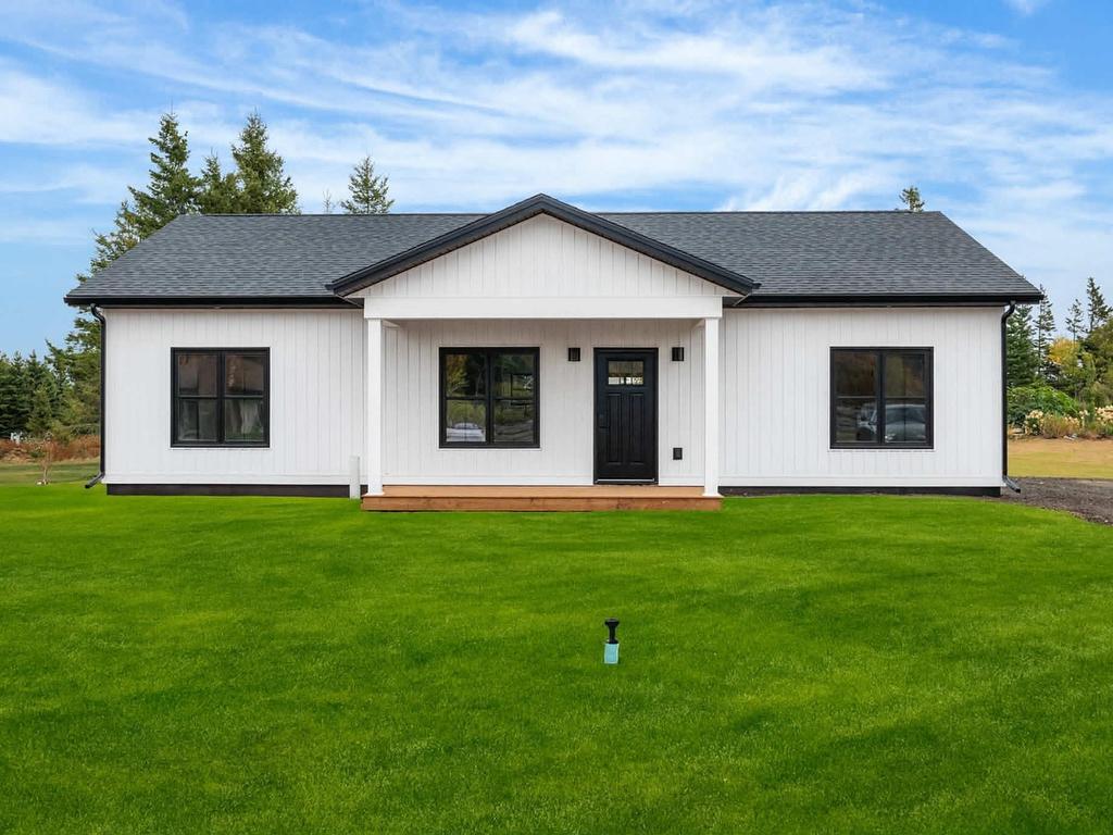 












82 Stanley Road

,
Stanley Bridge,




PE
C0A 1N0

