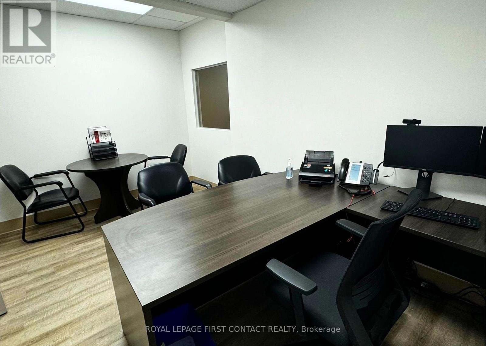 












005 - 125 BELL FARM ROAD

,
Barrie,




Ontario
L4M6L2

