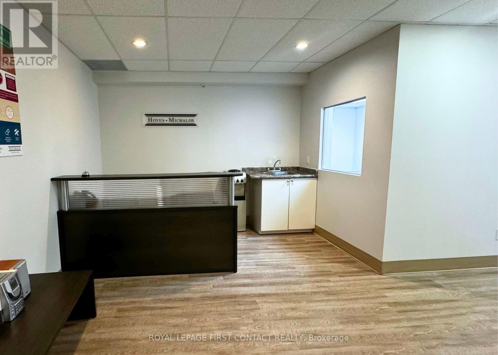 












005 - 125 BELL FARM ROAD

,
Barrie,




Ontario
L4M6L2

